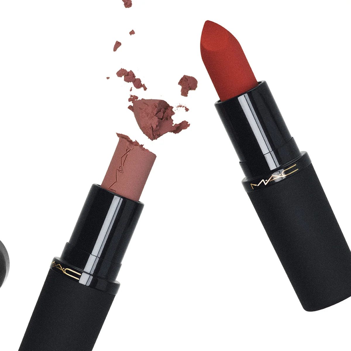 【M·A·C】“キスの余韻”をまとう「パウダー キス」が進化！ 90年代ヌードを今の質感で