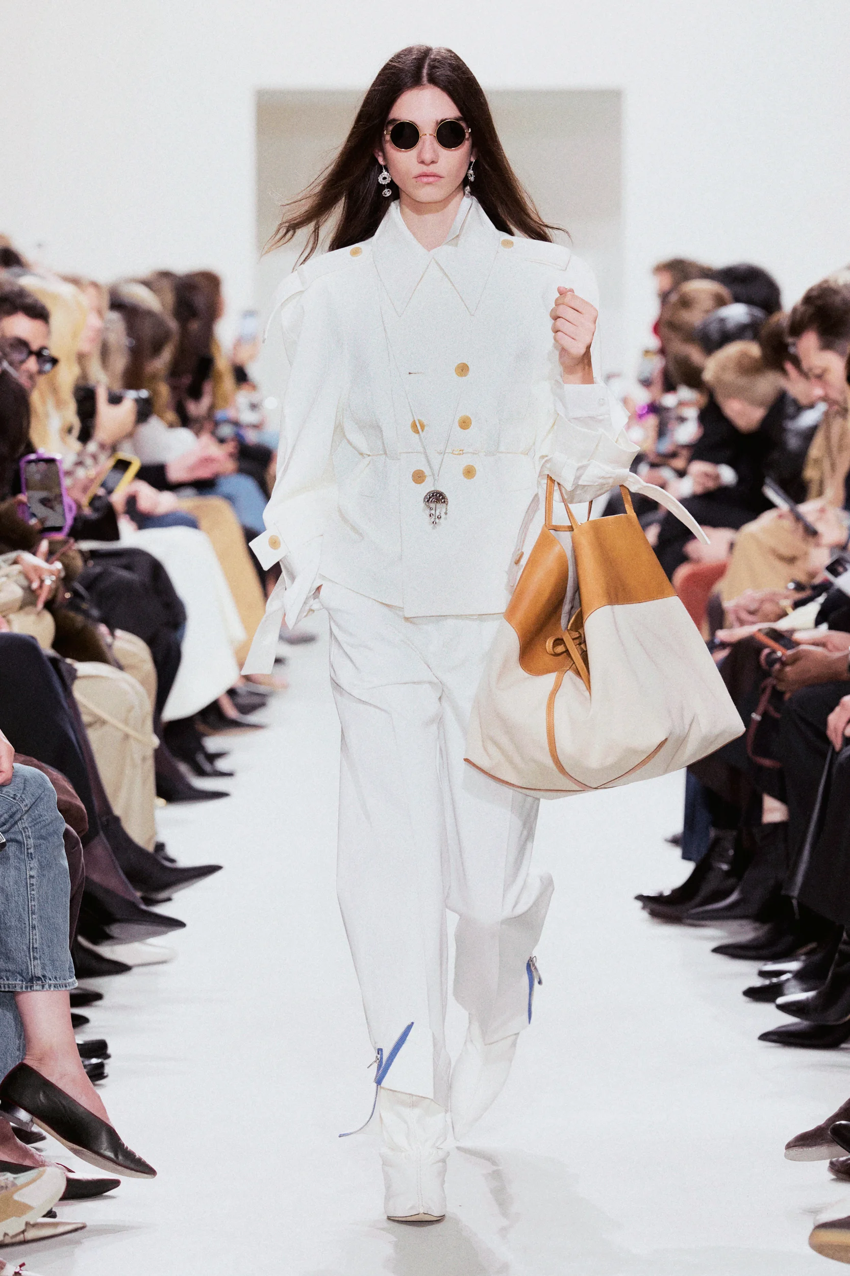 2027年春夏コレクション_CELINE(セリーヌ)_モデル_23