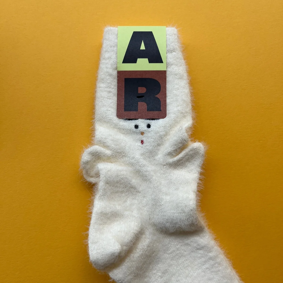 もらって嬉しい、履いて癒やされる。【Almond Rocks×片岡メリヤス】のコラボソックス