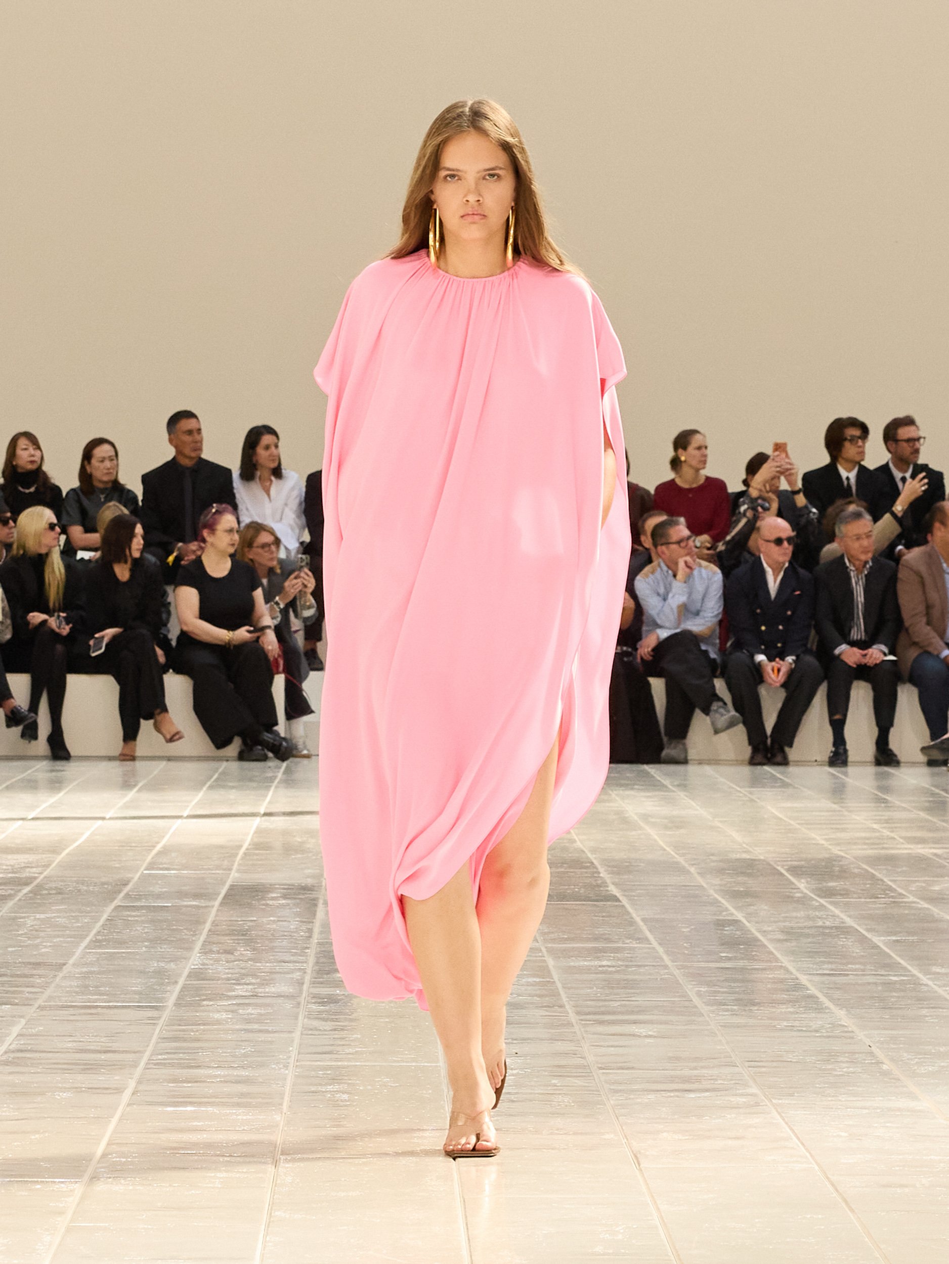 2027年春夏コレクション_BALENCIAGA(バレンシアガ)_モデル_47