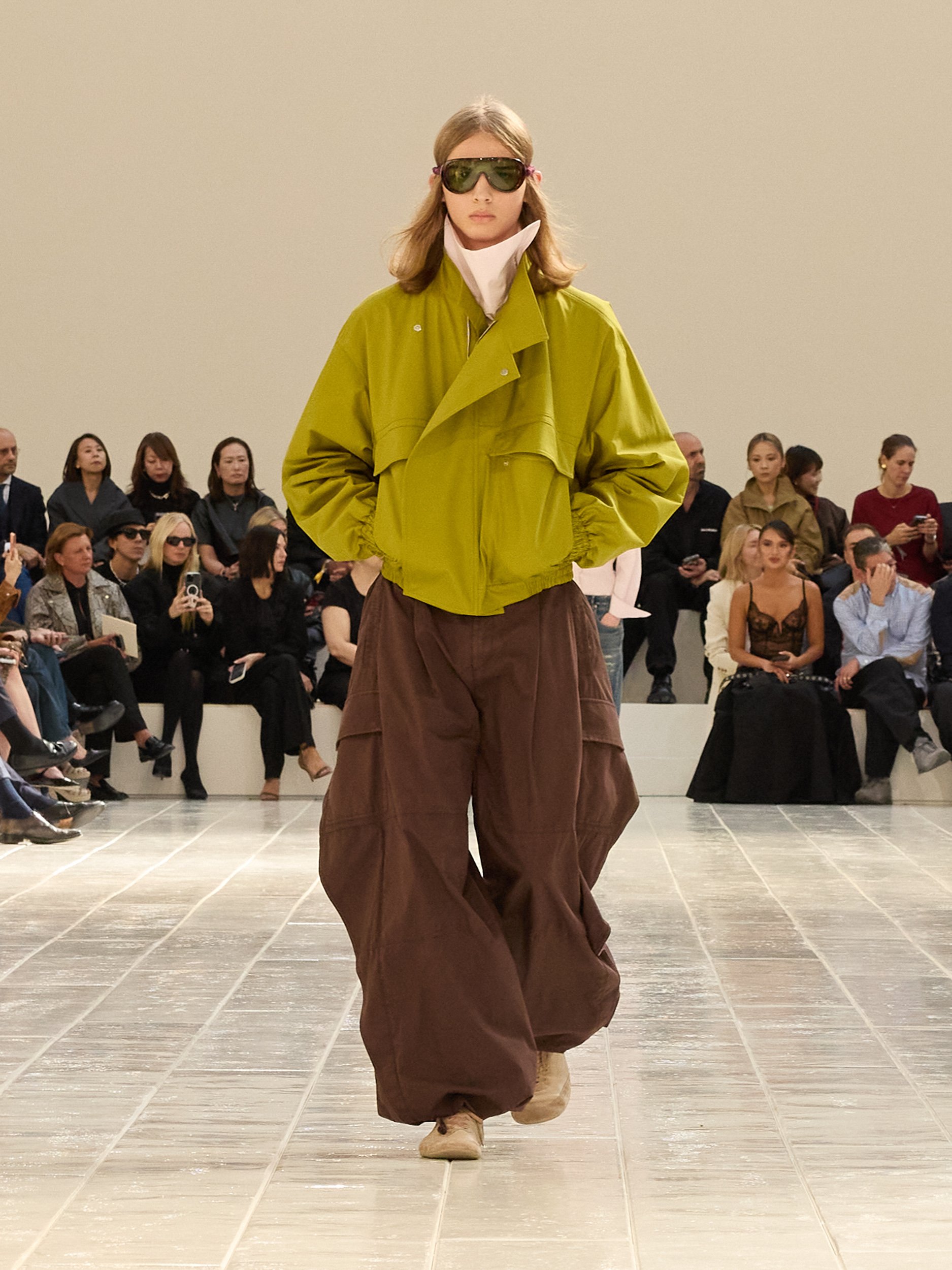 2027年春夏コレクション_BALENCIAGA(バレンシアガ)_モデル_54