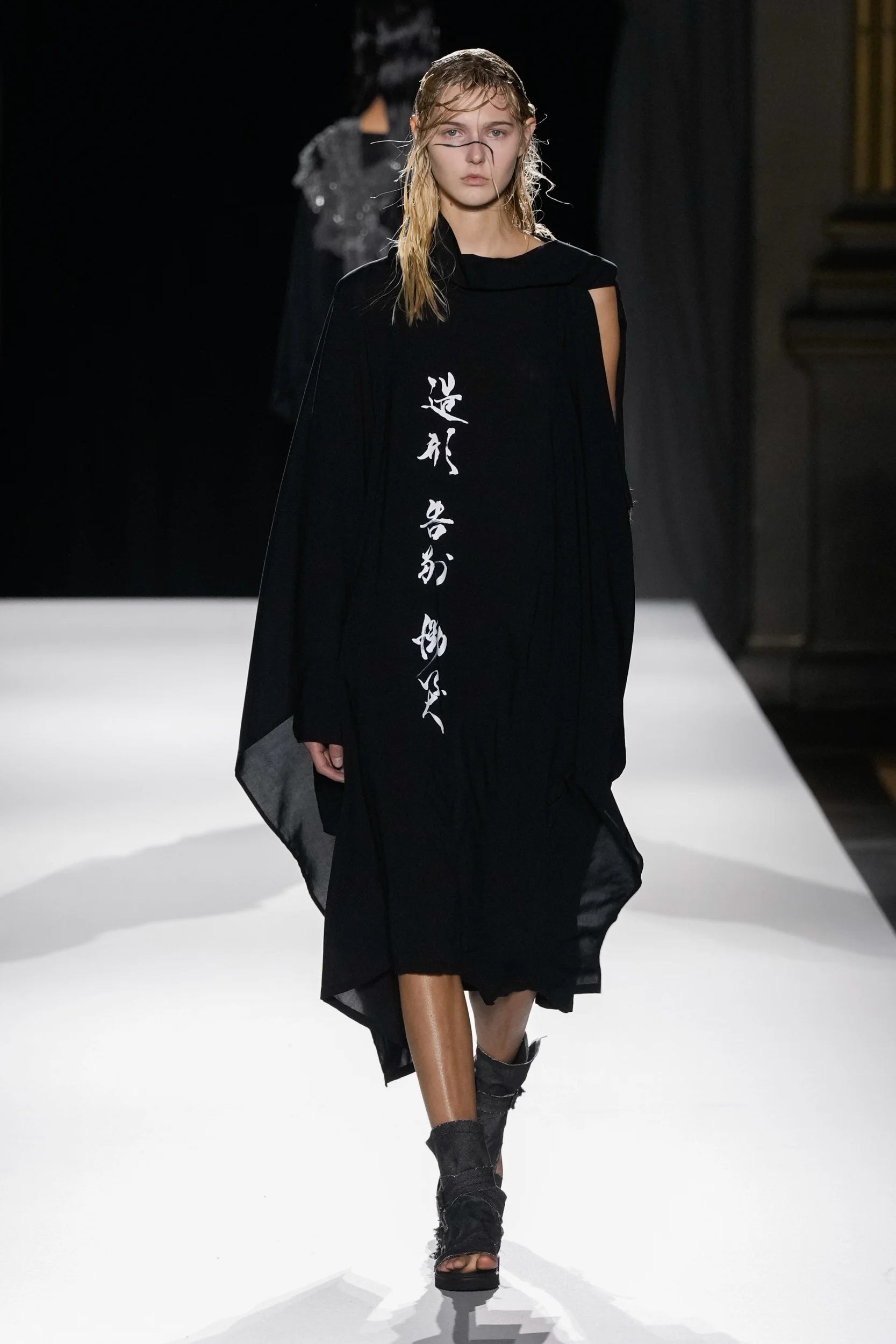 2026年春夏コレクション_YOHJI YAMAMOTO(ヨウジヤマモト)_モデル_32