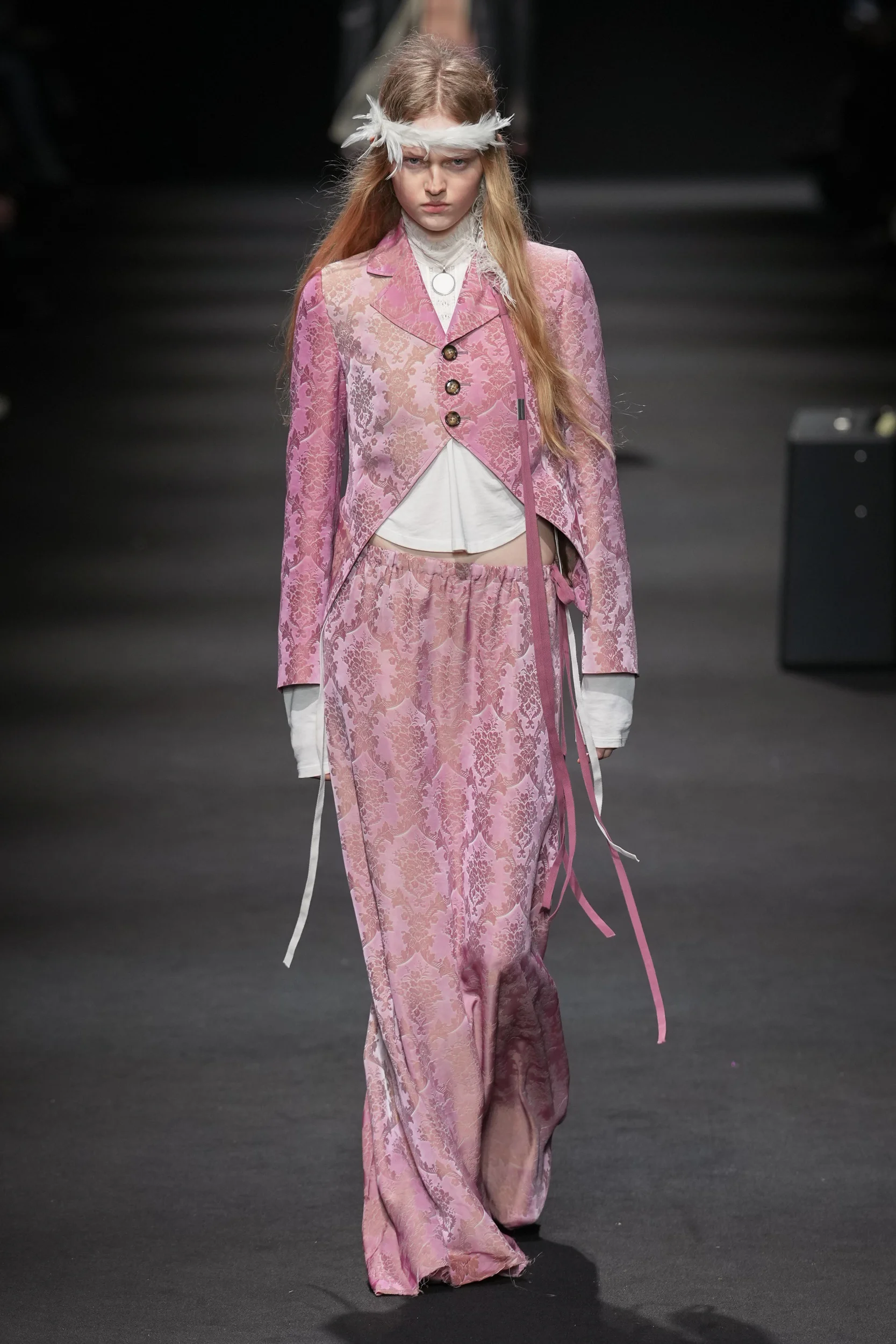 2026年春夏コレクション_ANN DEMEULEMEESTER(アン ドゥムルメステール)_モデル_5
