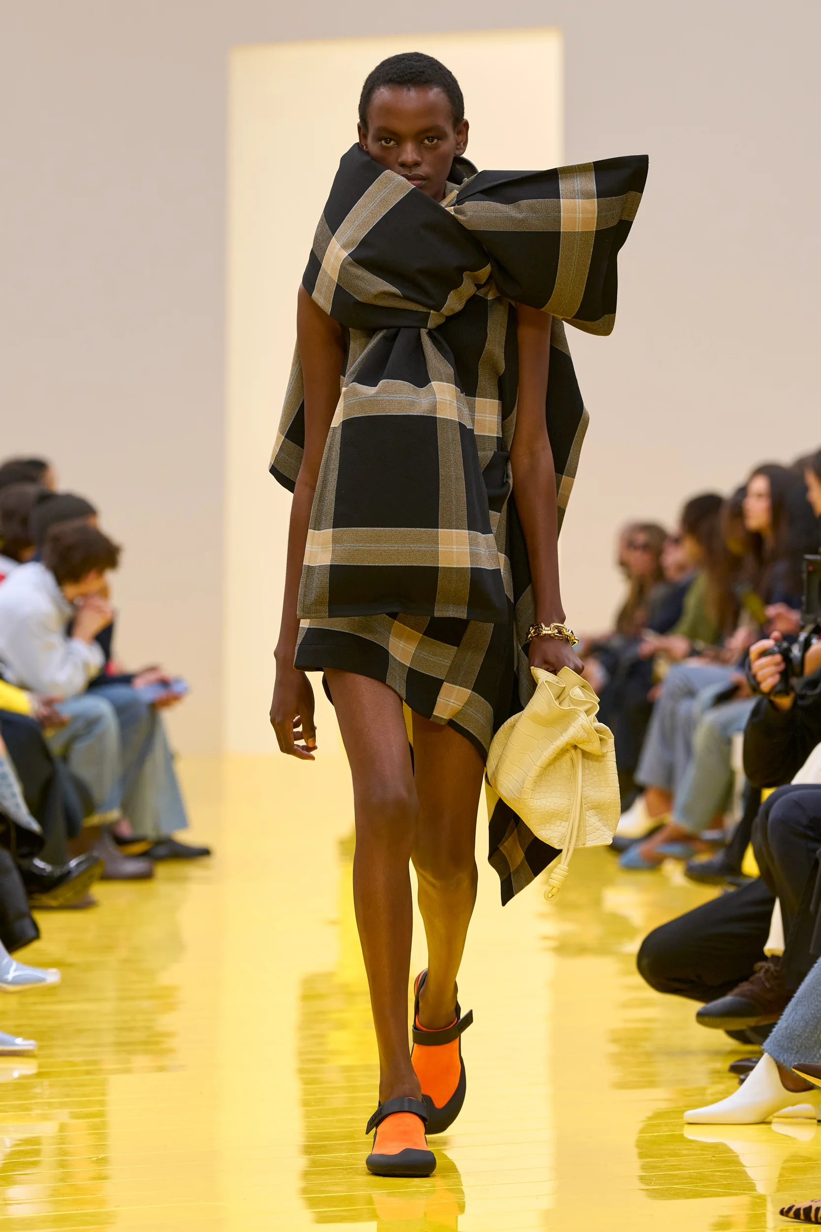 2026-27年秋冬コレクション_LOEWE(ロエベ)_モデル_47