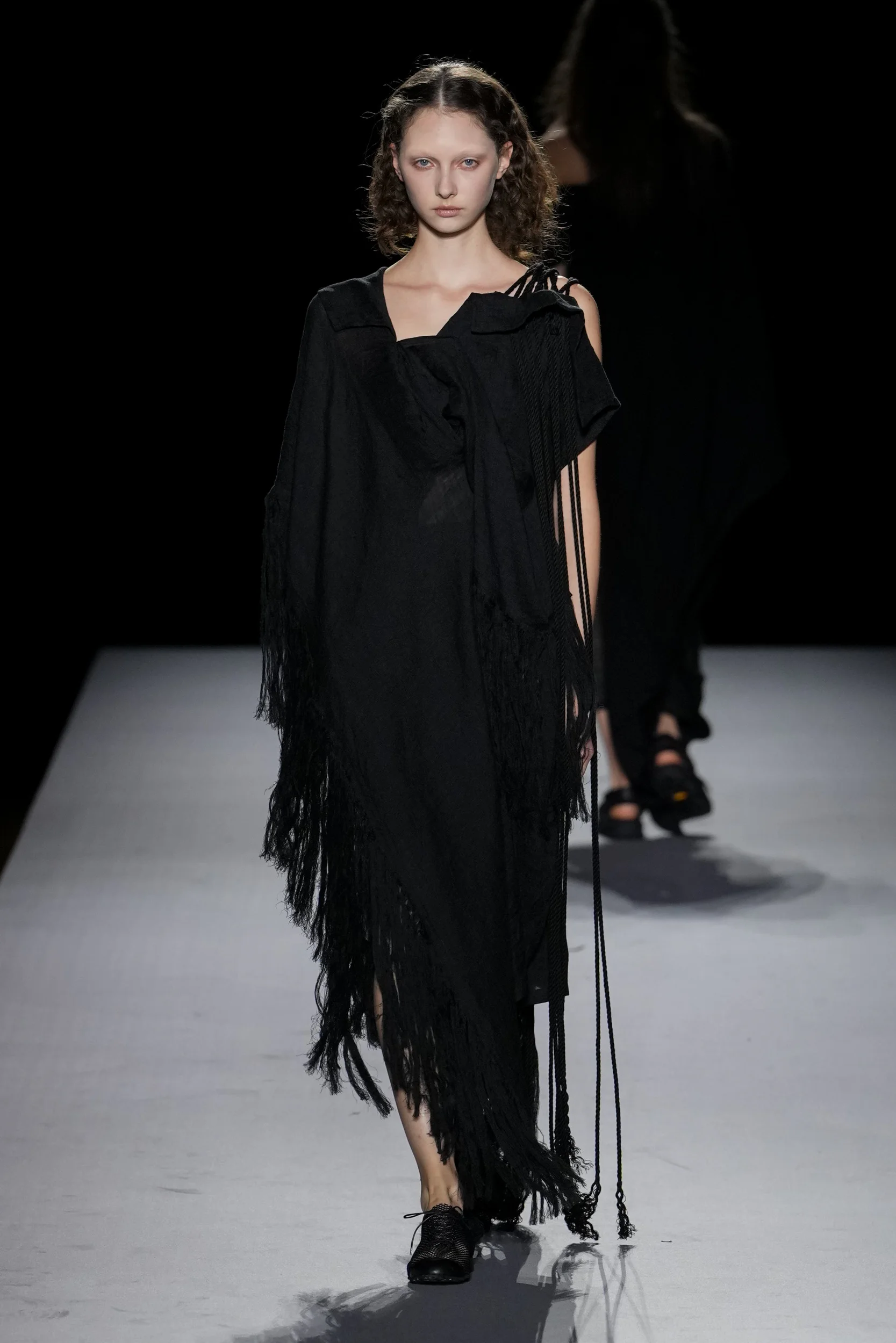 2027年春夏コレクション_YOHJI YAMAMOTO(ヨウジヤマモト)_モデル_29