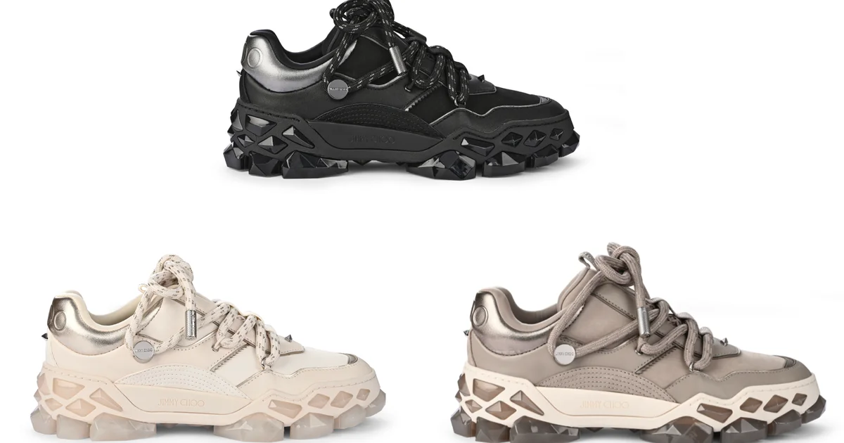 ◾︎極美品 現行モデル◾︎ ジミーチュウ マーリM エンボスロゴ グレージュ 2025年最強開運日に向けてチェック！「ジミー チュウ」の新作財布