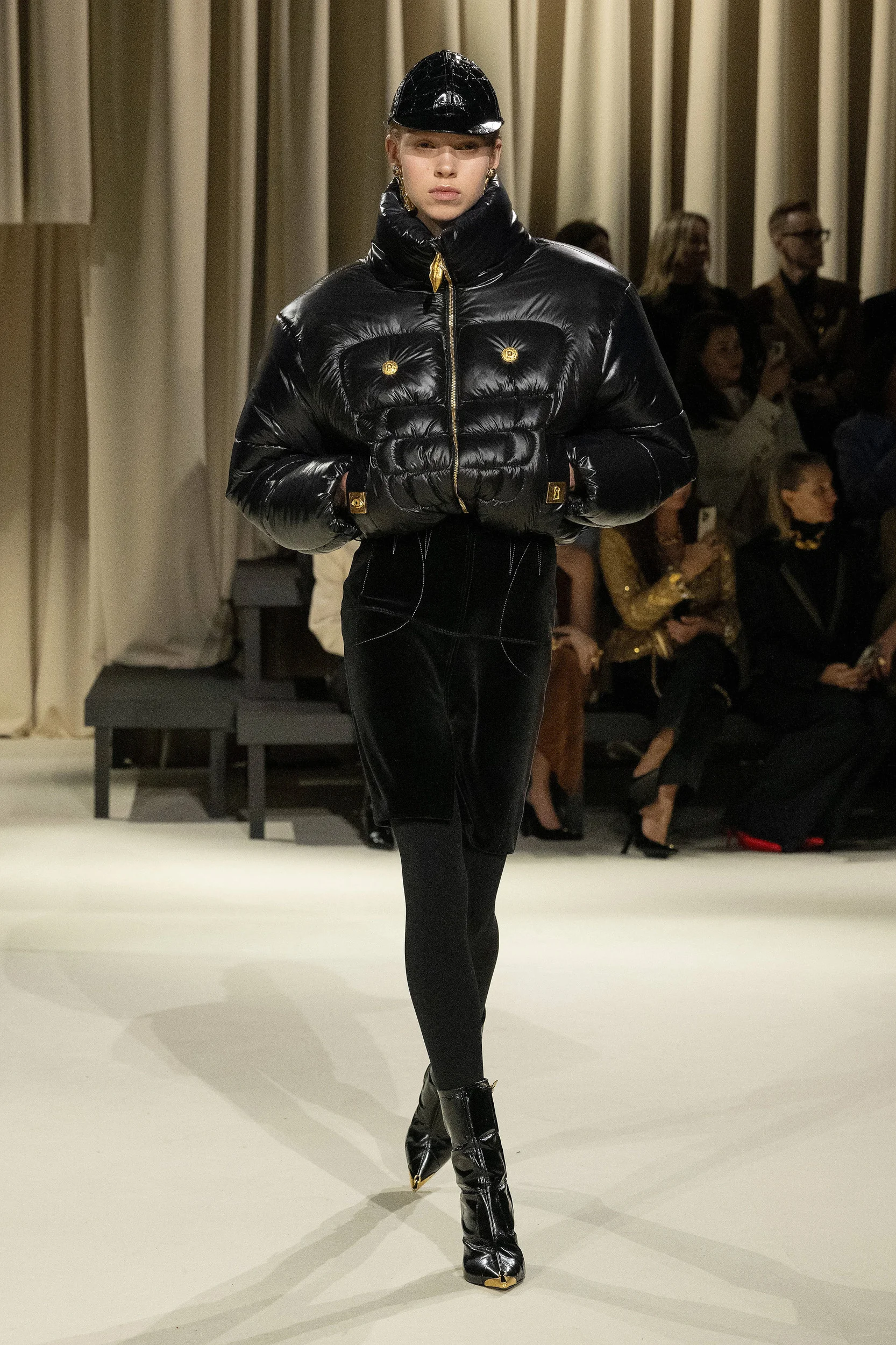 2024-25年秋冬コレクション_SCHIAPARELLI(スキャパレリ)_モデル_18