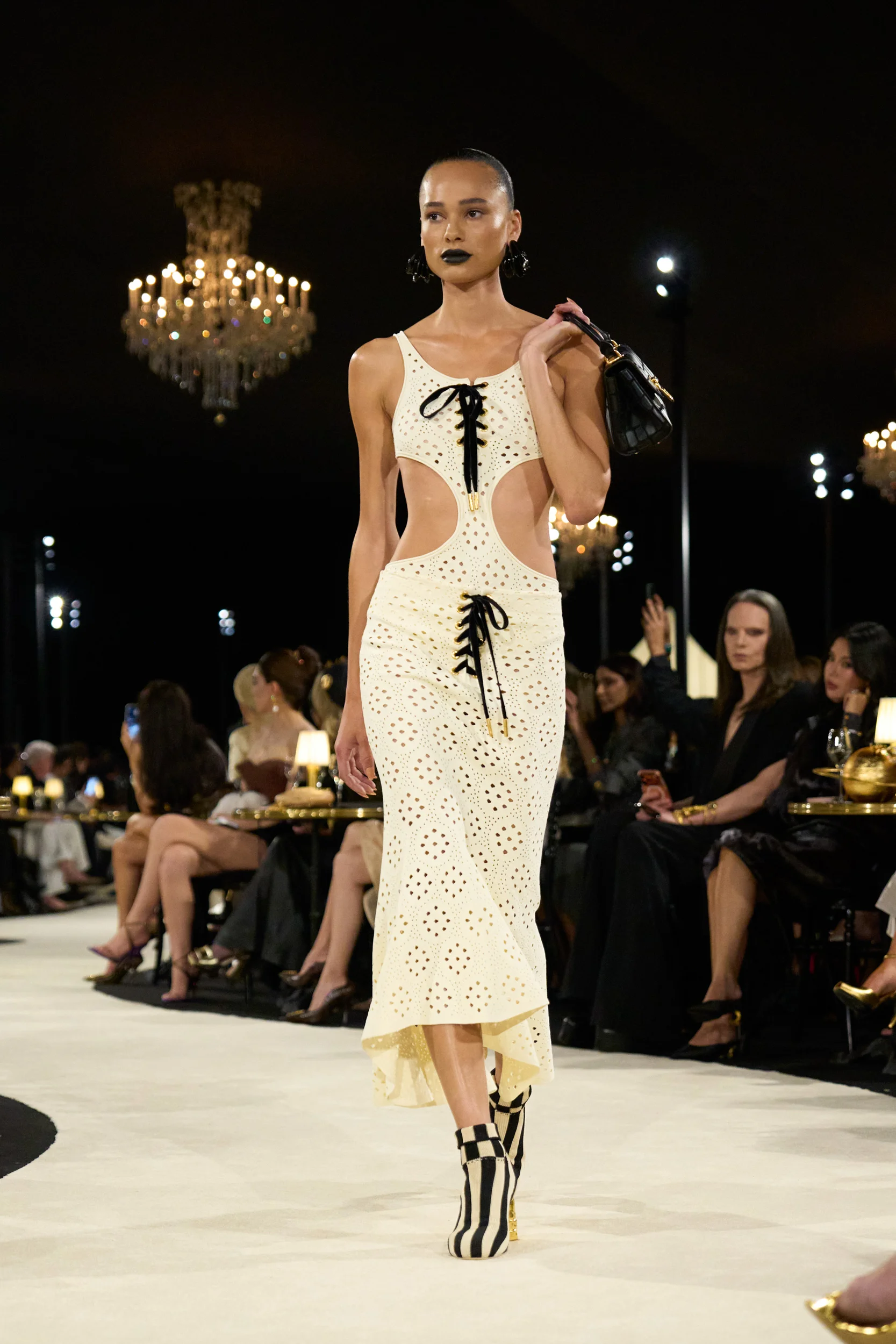 2027年春夏コレクション_SCHIAPARELLI(スキャパレリ)_モデル_25