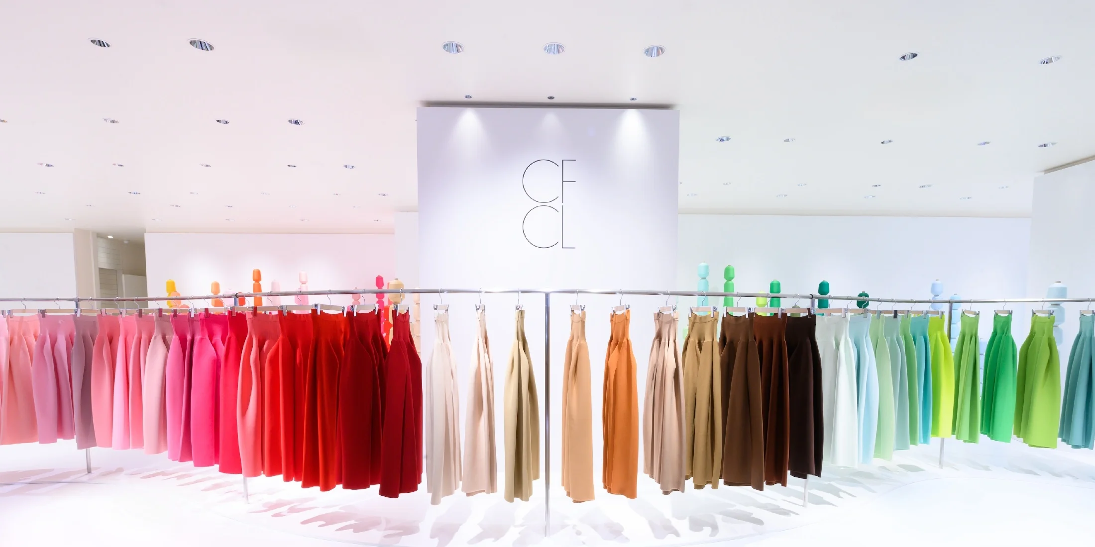 100色の再生ポリエステル糸による100着のスカート！ 【CFCL】が伊勢丹新宿店でイベント開催中