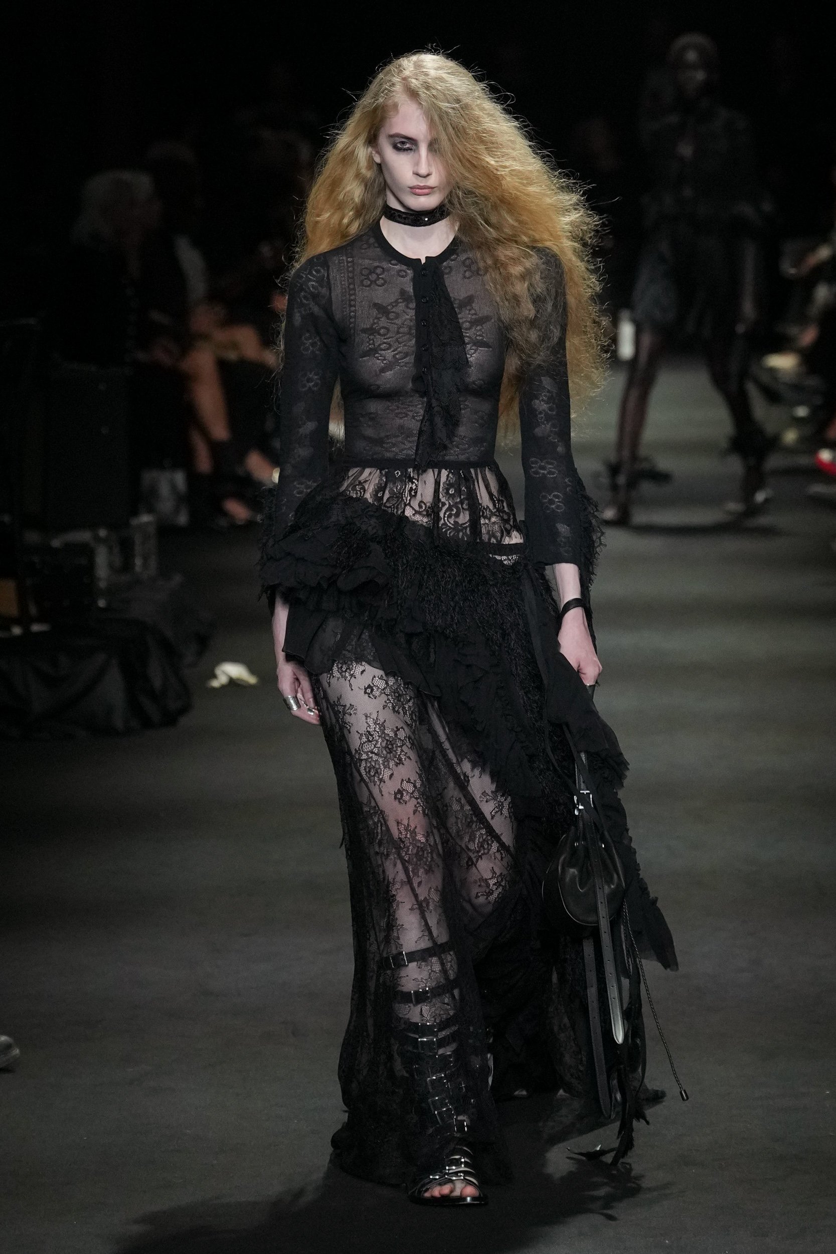 2027年春夏コレクション_ANN DEMEULEMEESTER(アン ドゥムルメステール)_モデル_29