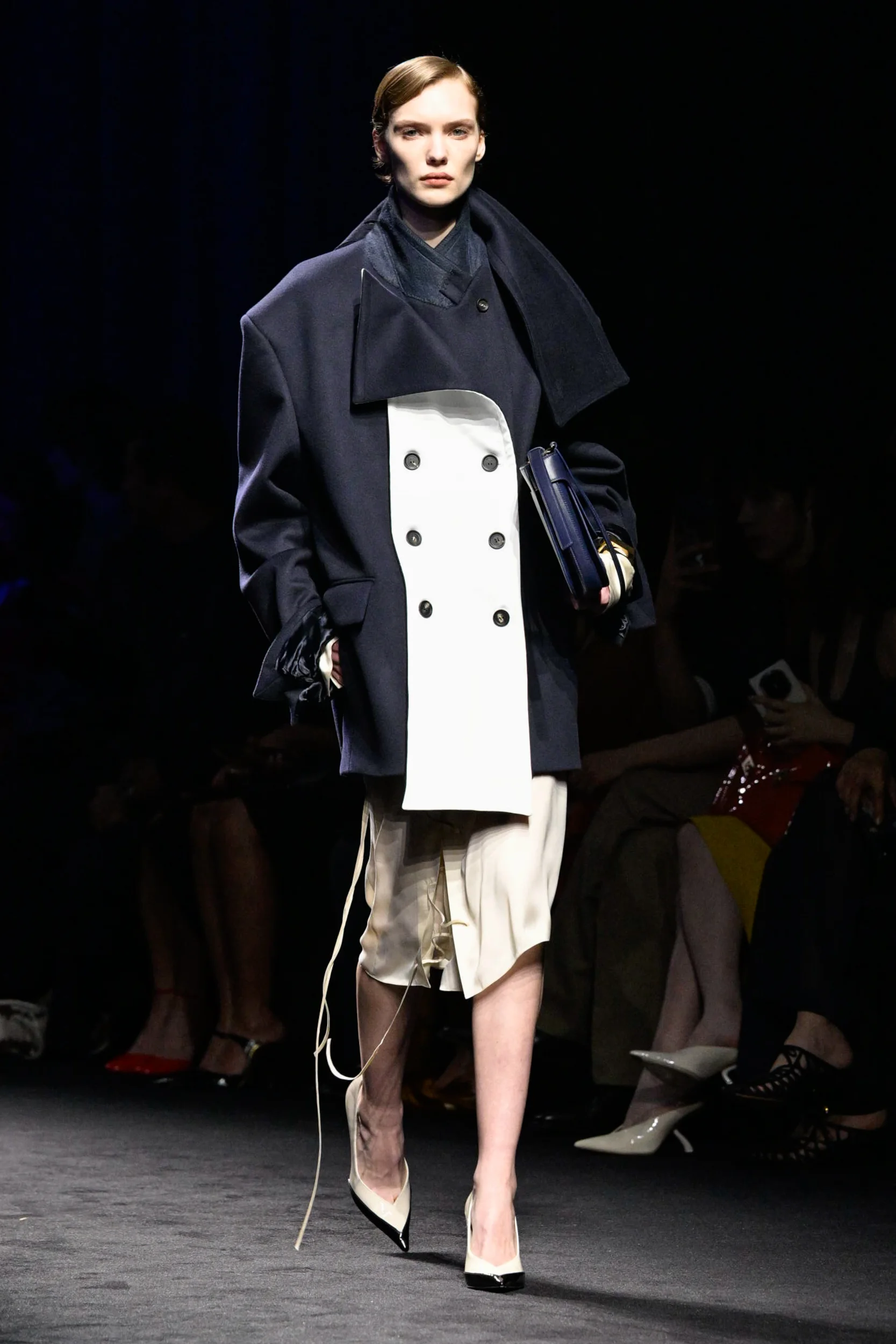 2026-27年秋冬コレクション_FERRAGAMO(フェラガモ)_モデル_1