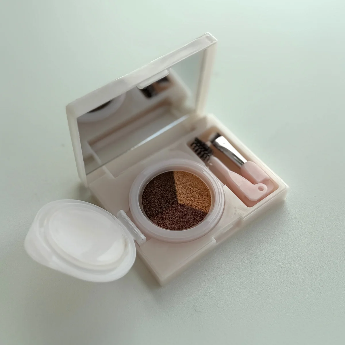 プロ級に仕上がる！ 【HBL】の3Dクッション ブロウでキリリ眉に