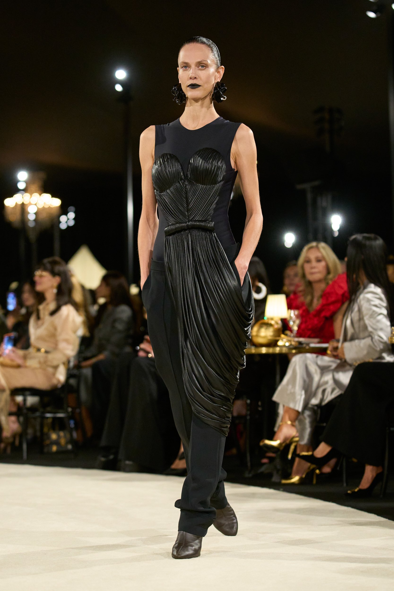 2027年春夏コレクション_SCHIAPARELLI(スキャパレリ)_モデル_16