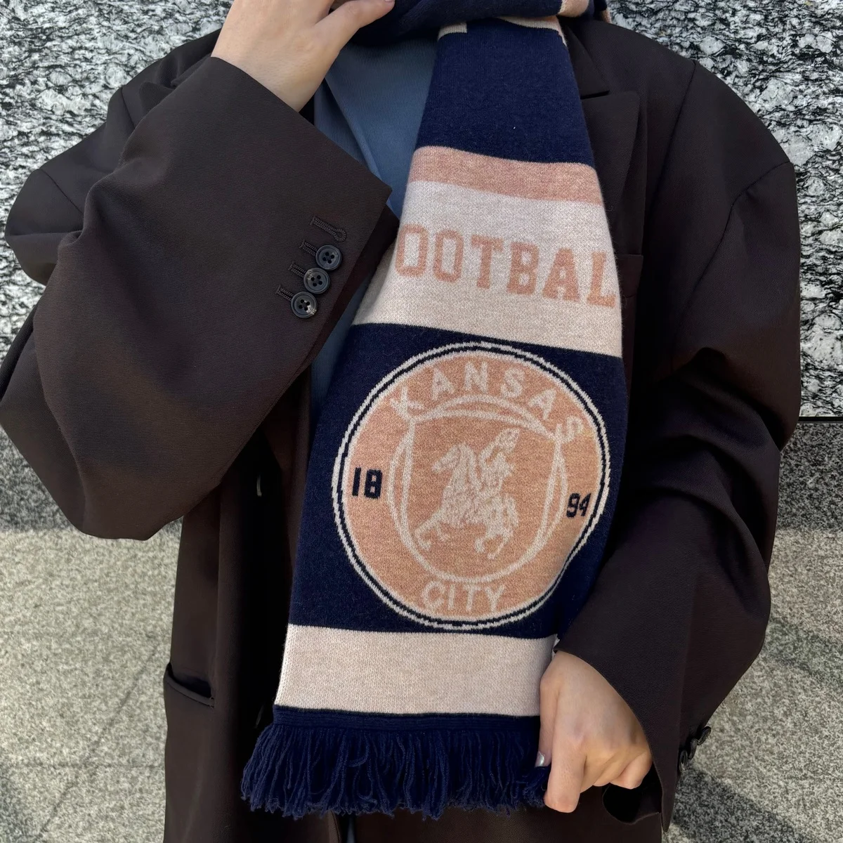 ちょうどいいスポーツミックスは【St.Johns 3rd club(セントジョンズサードクラブ)】のマフラーに頼る