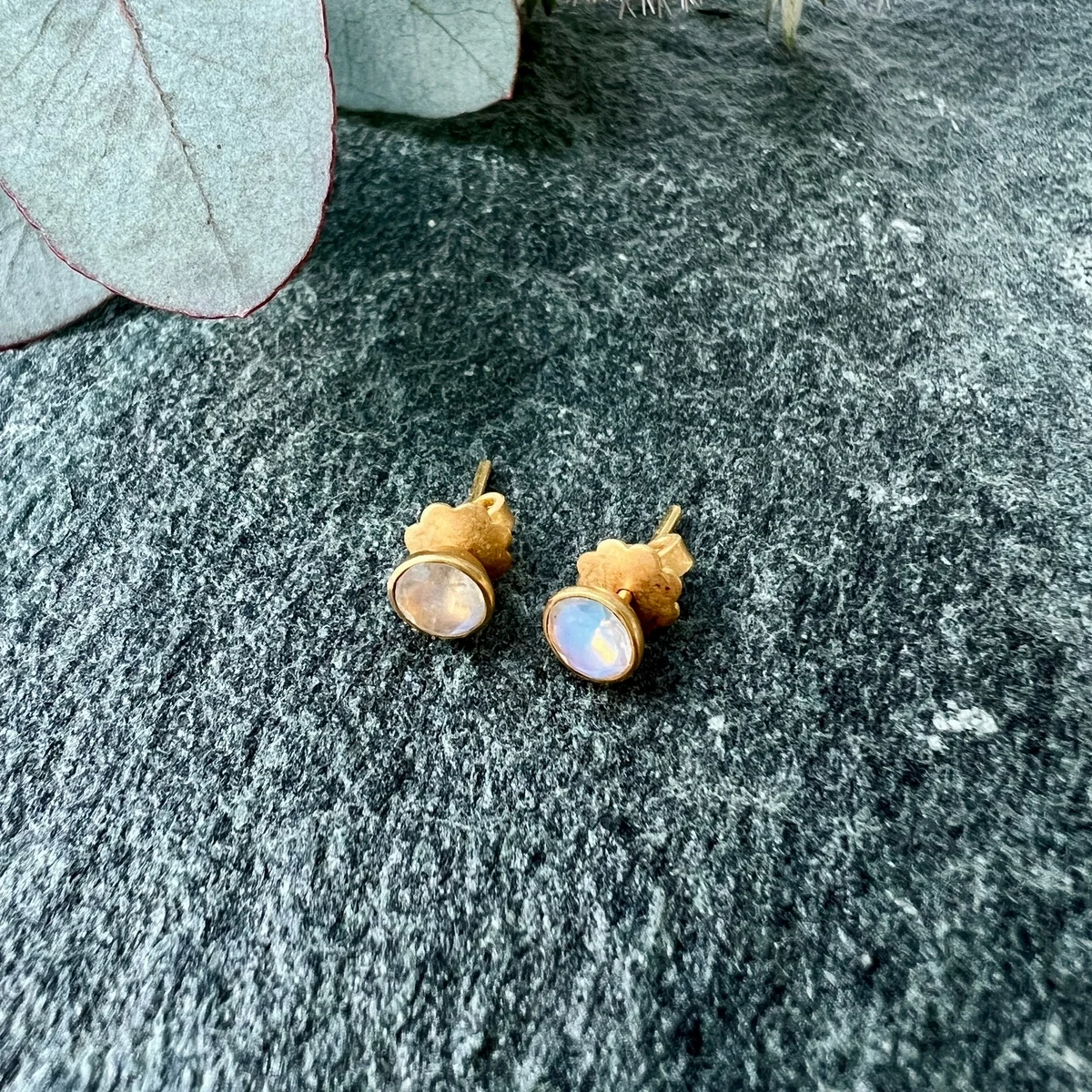 【マリーエレーヌ ドゥ タイヤック】の一粒ピアスで顔まわりが華やかに！