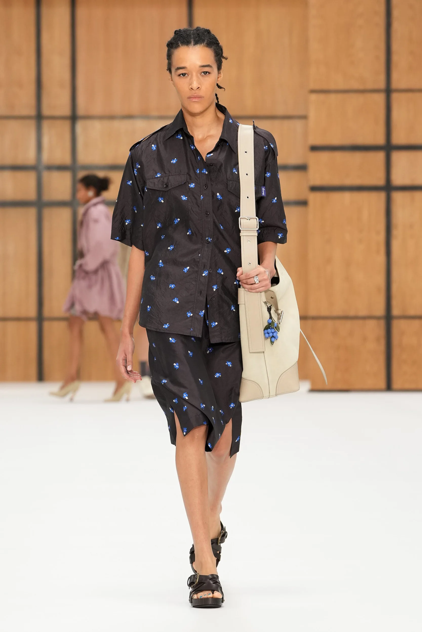 2027年春夏コレクション_BURBERRY(バーバリー)_モデル_4