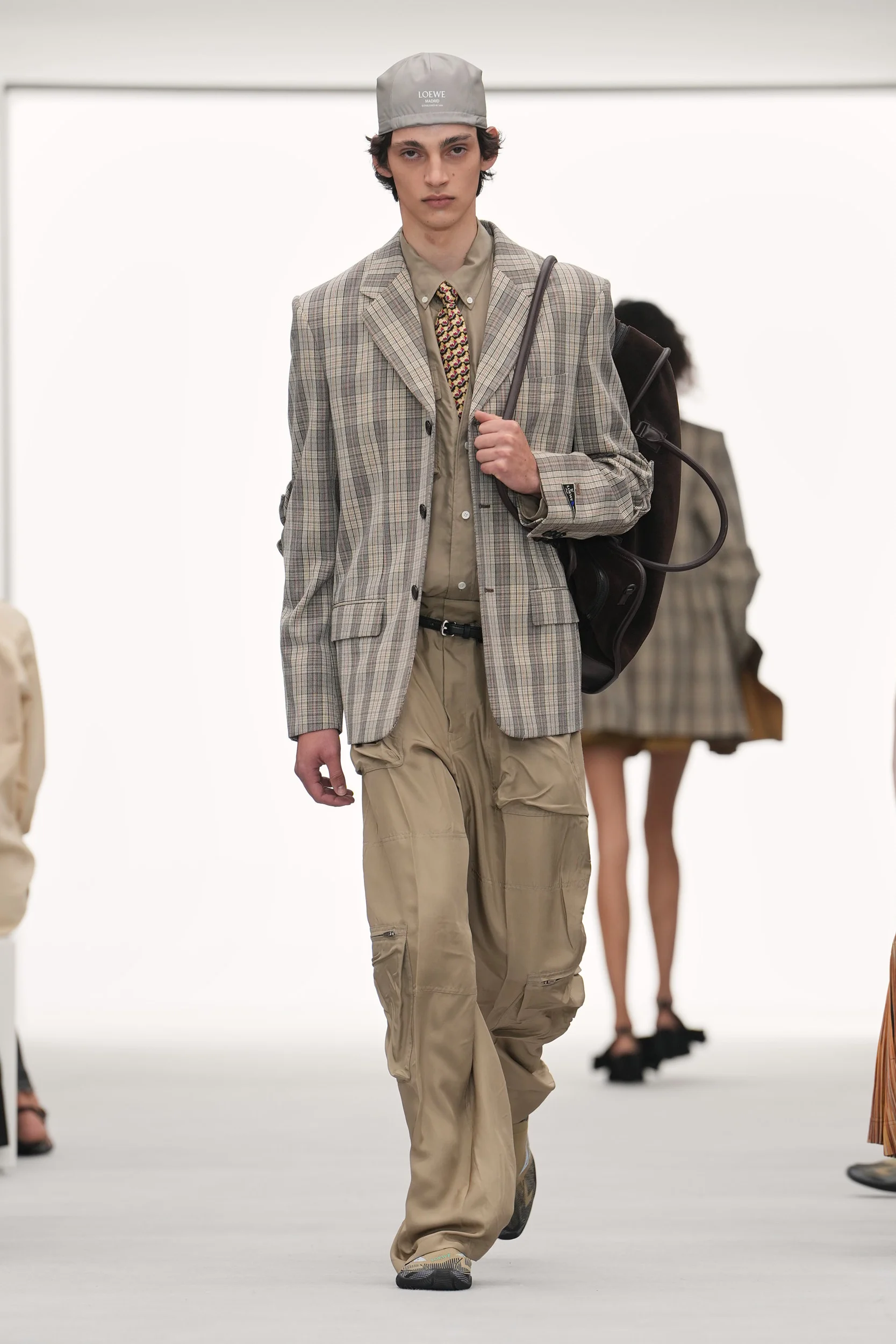 2027年春夏コレクション_LOEWE(ロエベ)_モデル_12