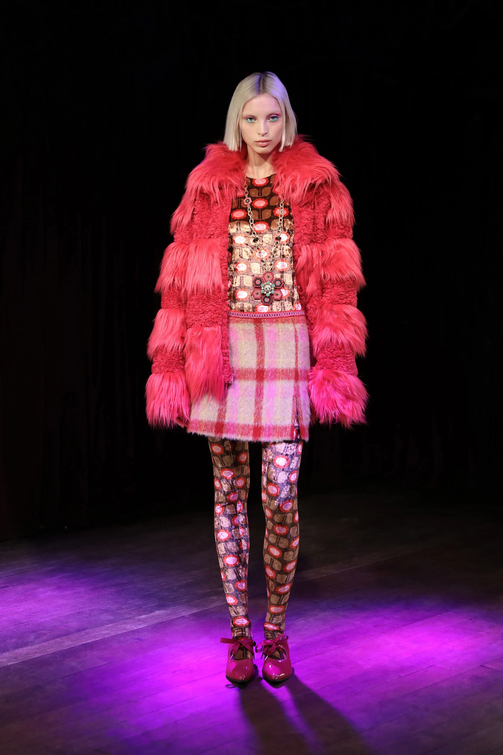 2023-24年秋冬コレクション_ANNA SUI(アナ スイ)_モデル_14