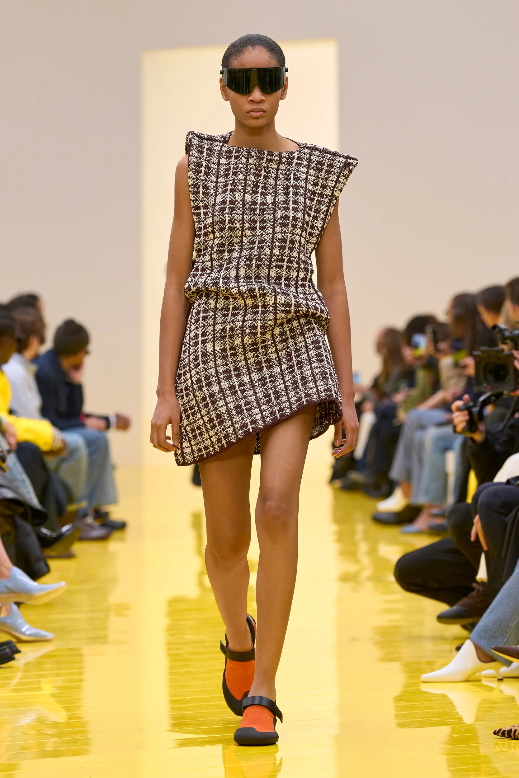 2026-27年秋冬コレクション_LOEWE(ロエベ)_モデル_23