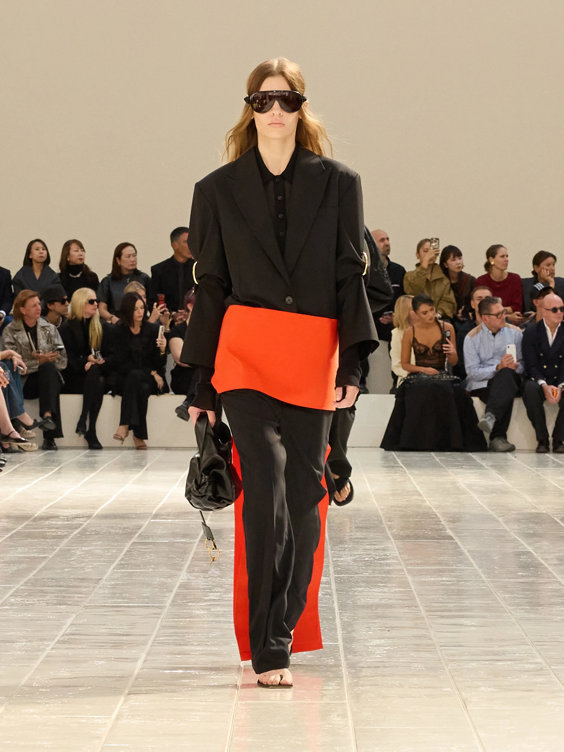 2027年春夏コレクション_BALENCIAGA(バレンシアガ)_モデル_17