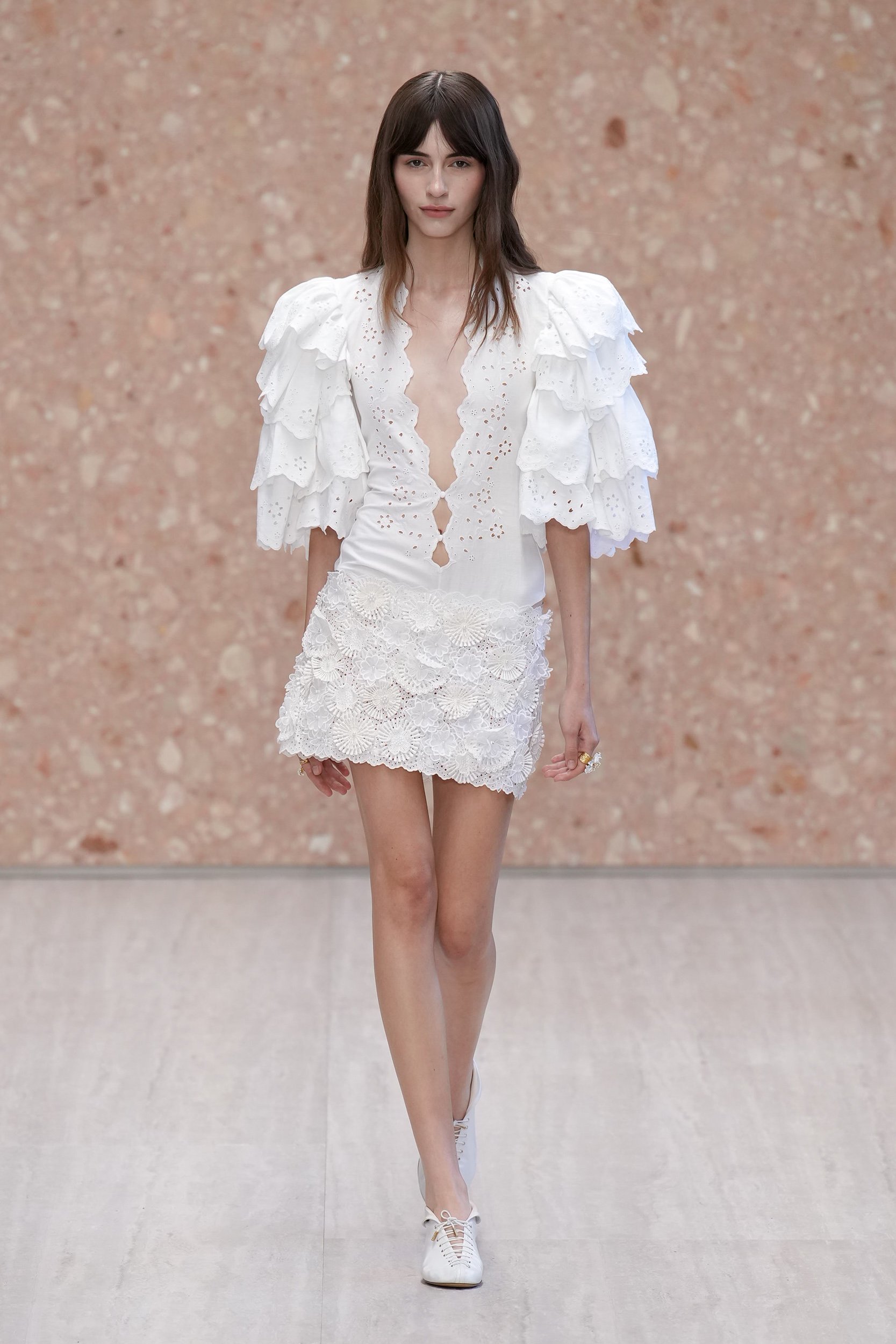 2027年春夏コレクション_CHLOÉ(クロエ)_モデル_14