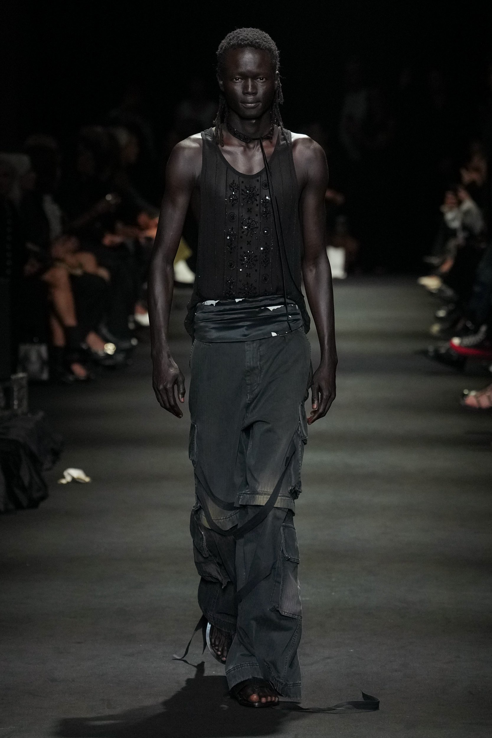 2027年春夏コレクション_ANN DEMEULEMEESTER(アン ドゥムルメステール)_モデル_22
