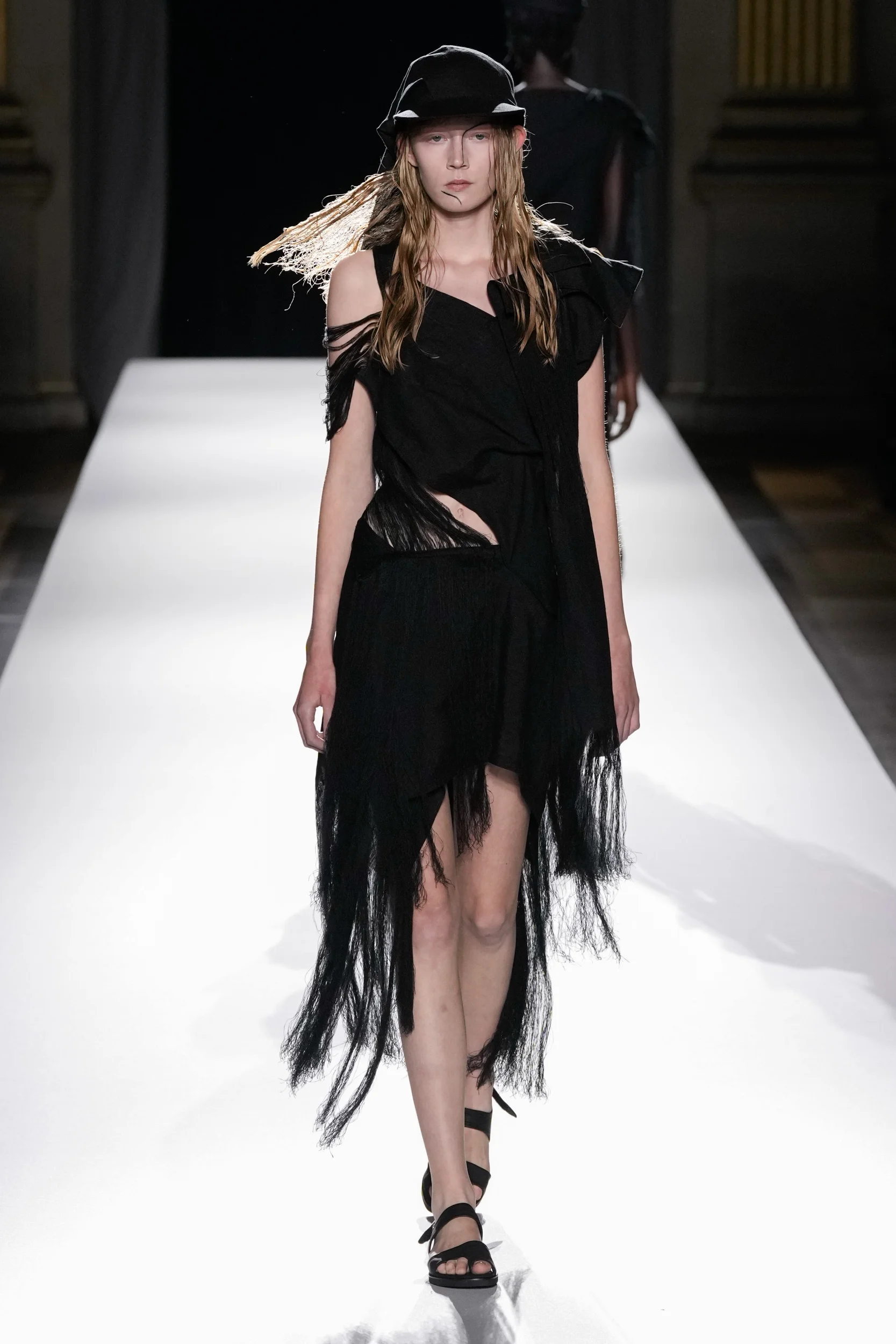 2026年春夏コレクション_YOHJI YAMAMOTO(ヨウジヤマモト)_モデル_9