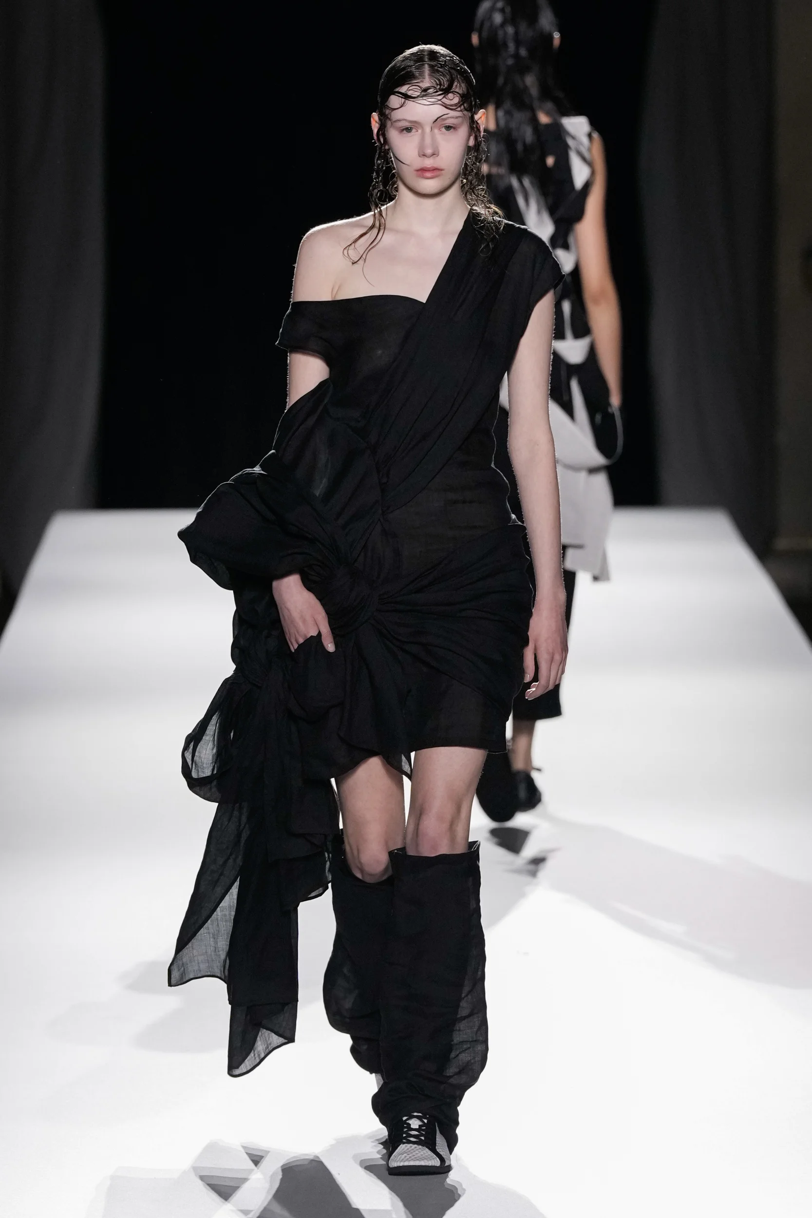 2026年春夏コレクション_YOHJI YAMAMOTO(ヨウジヤマモト)_モデル_13