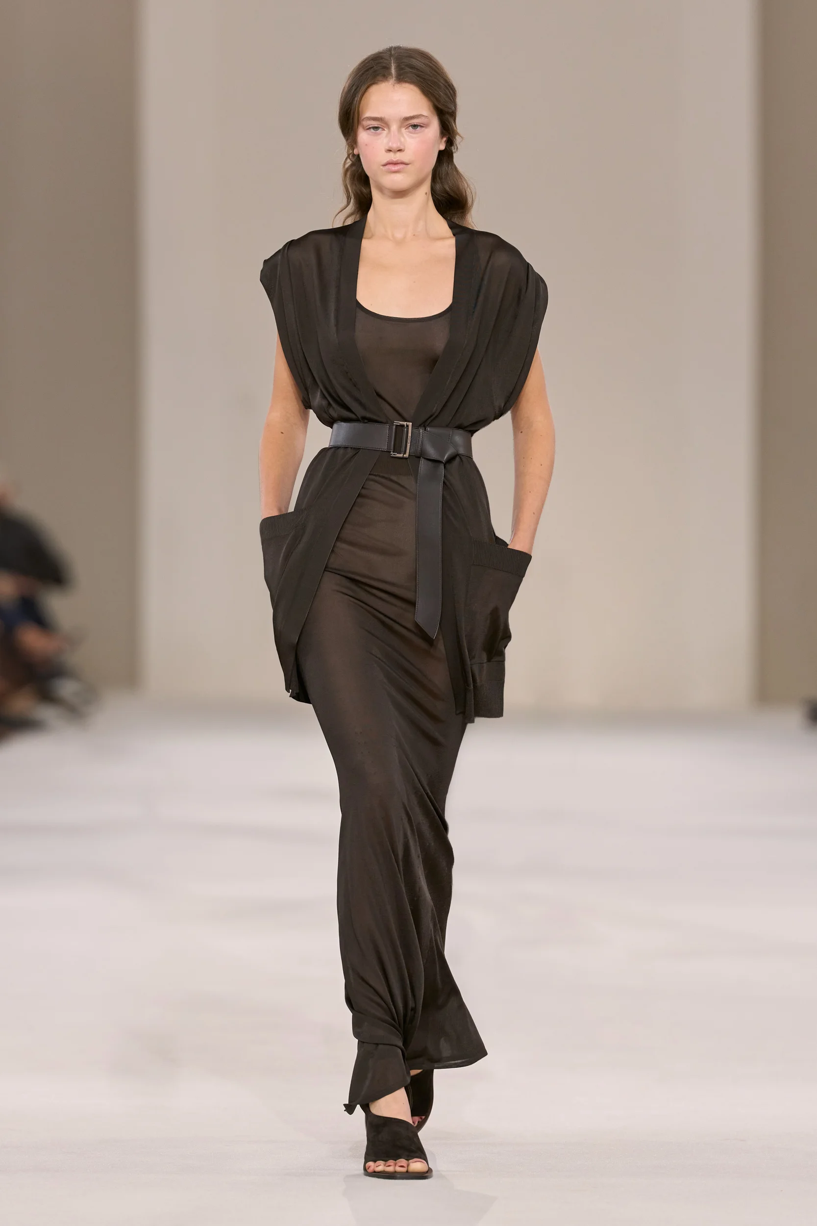 2027年春夏コレクション_MAX MARA(マックスマーラ)_モデル_43