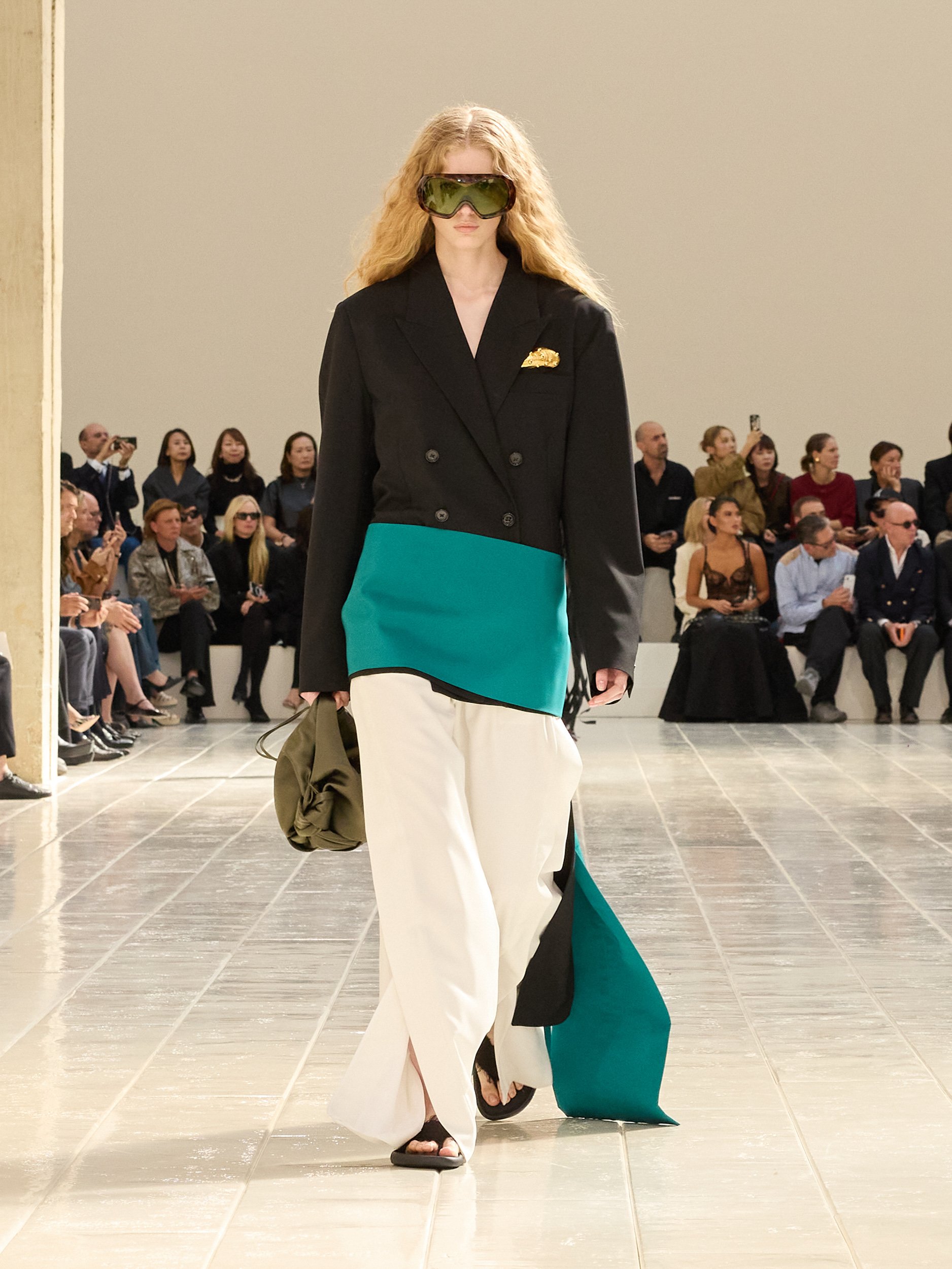 2027年春夏コレクション_BALENCIAGA(バレンシアガ)_モデル_15