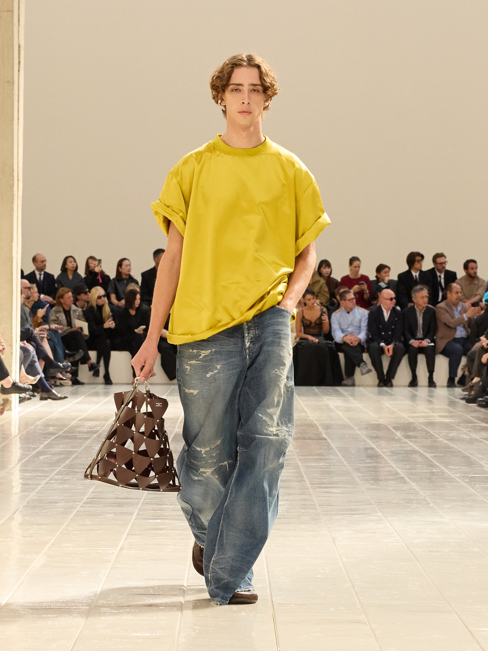 2027年春夏コレクション_BALENCIAGA(バレンシアガ)_モデル_56