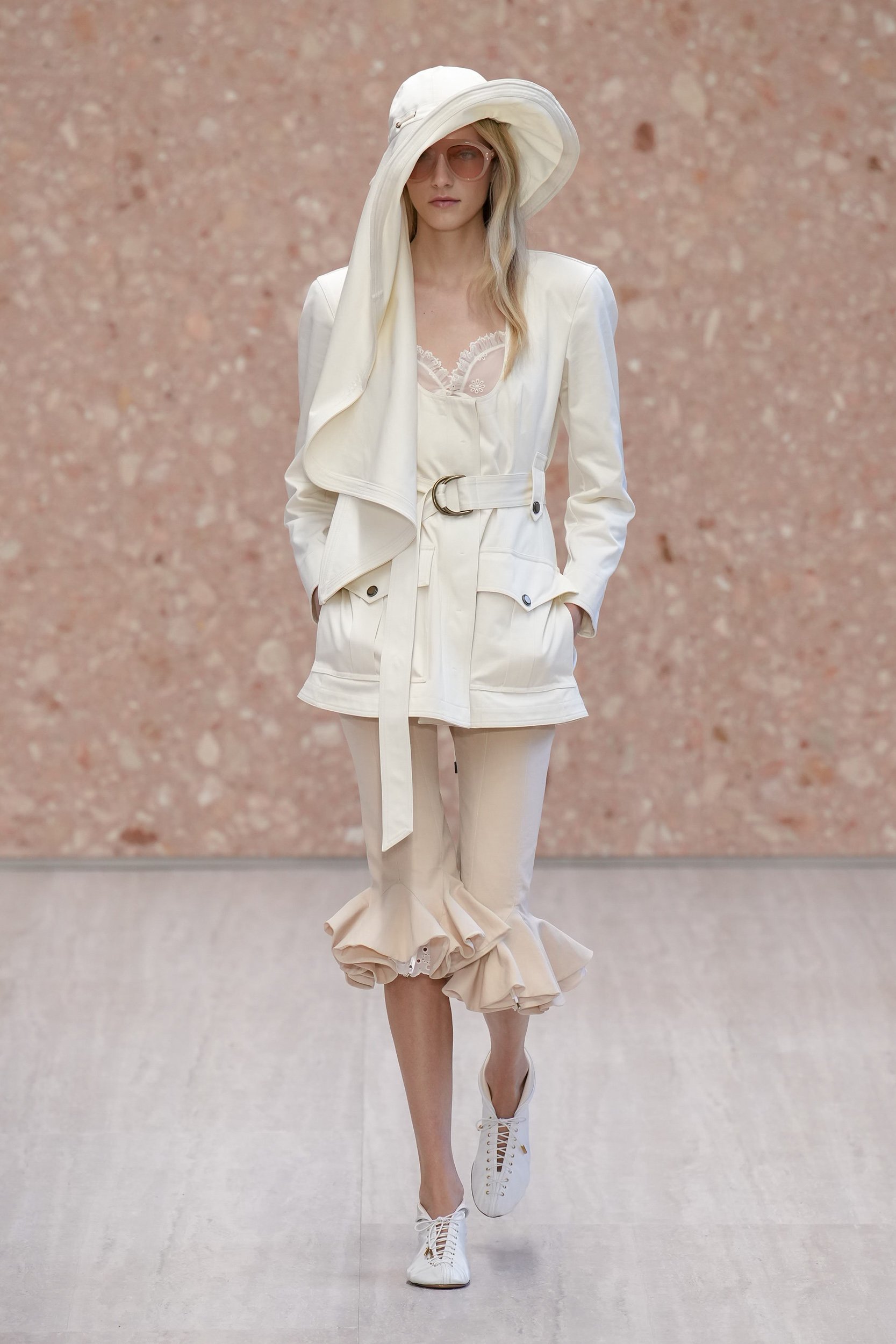 2027年春夏コレクション_CHLOÉ(クロエ)_モデル_21