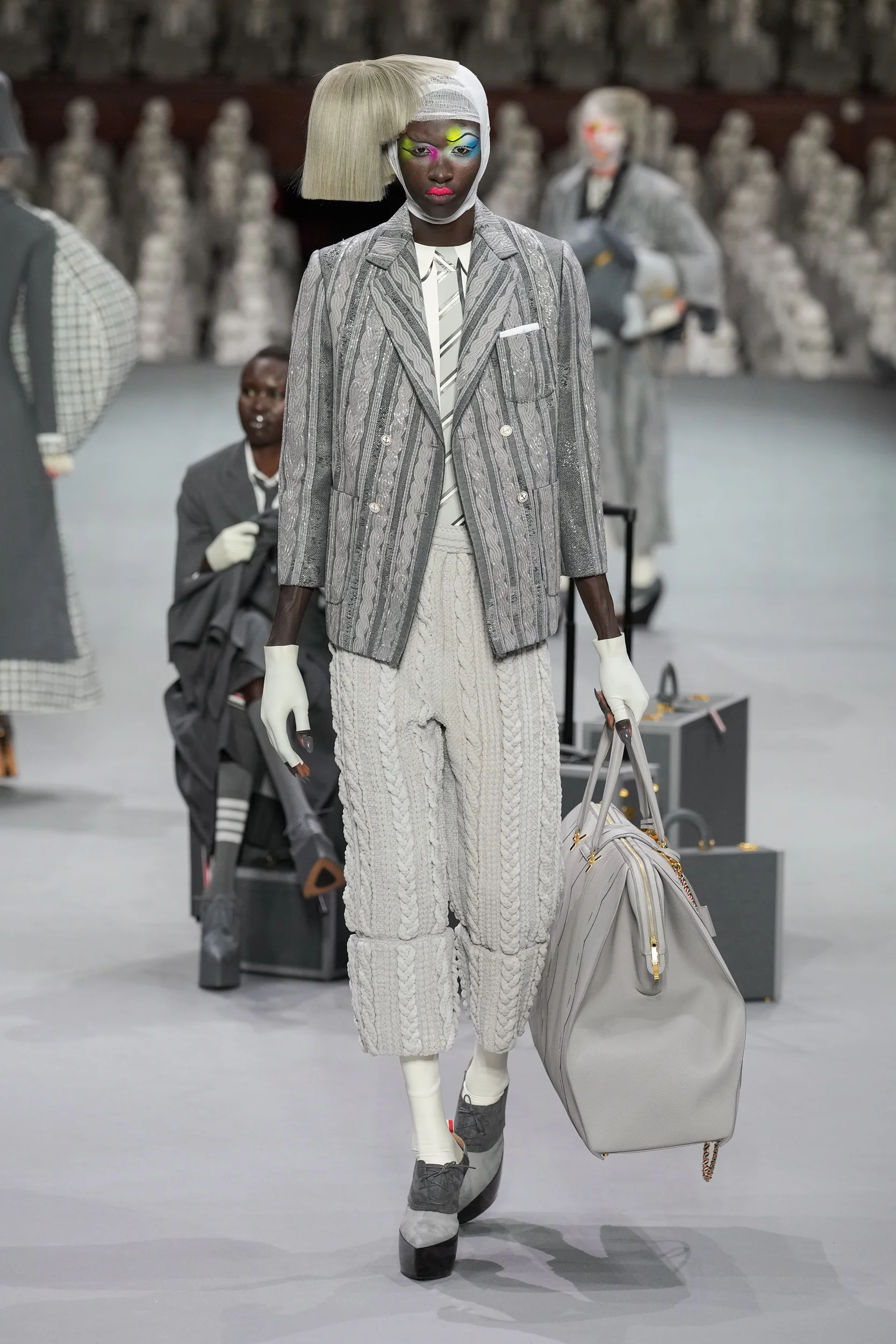 2023-24年秋冬オートクチュールコレクション_THOM BROWNE(トム ブラウン ニューヨーク)_モデル_39