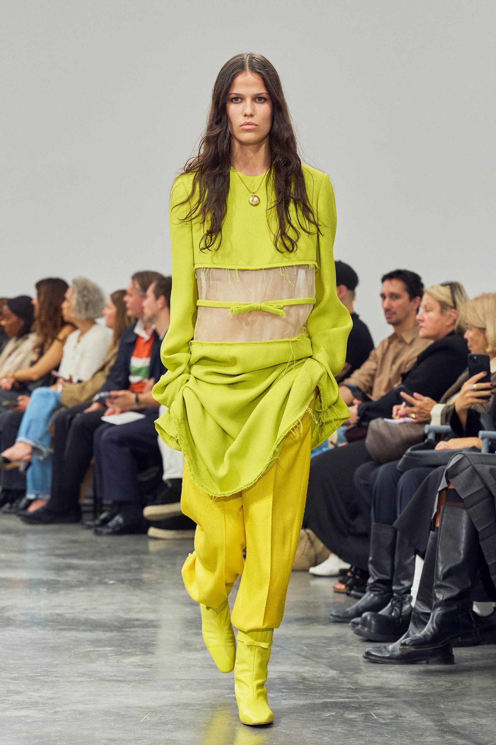 2027年春夏コレクション_COURREGES(クレージュ)_モデル_30
