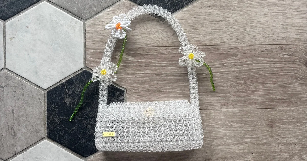 日本人姉妹が手がける 【TOOS（トオス）】のビーズバッグを夏の相棒に