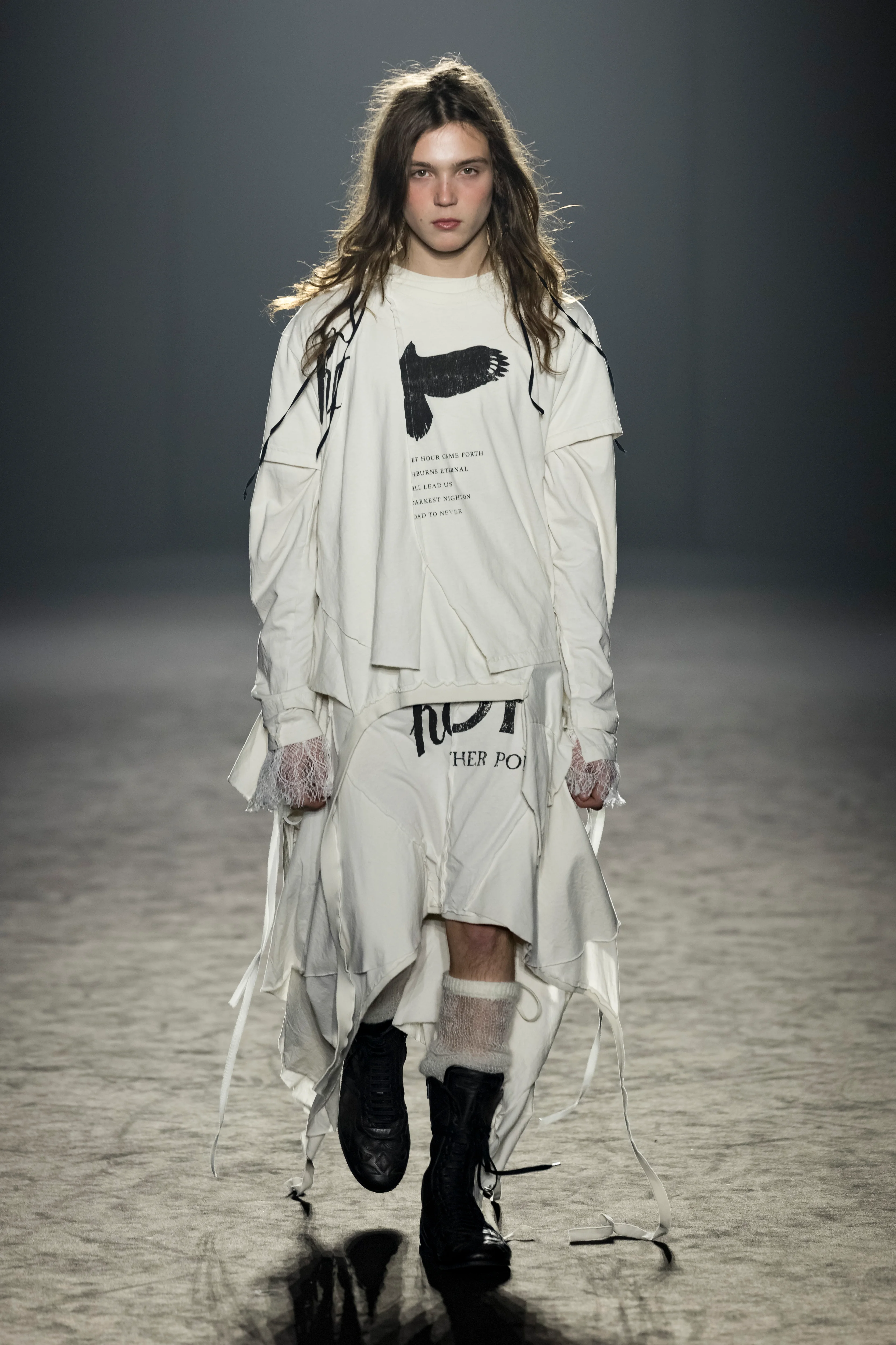2025年秋冬コレクション_ANN DEMEULEMEESTER(アン ドゥムルメステール)_モデル_27