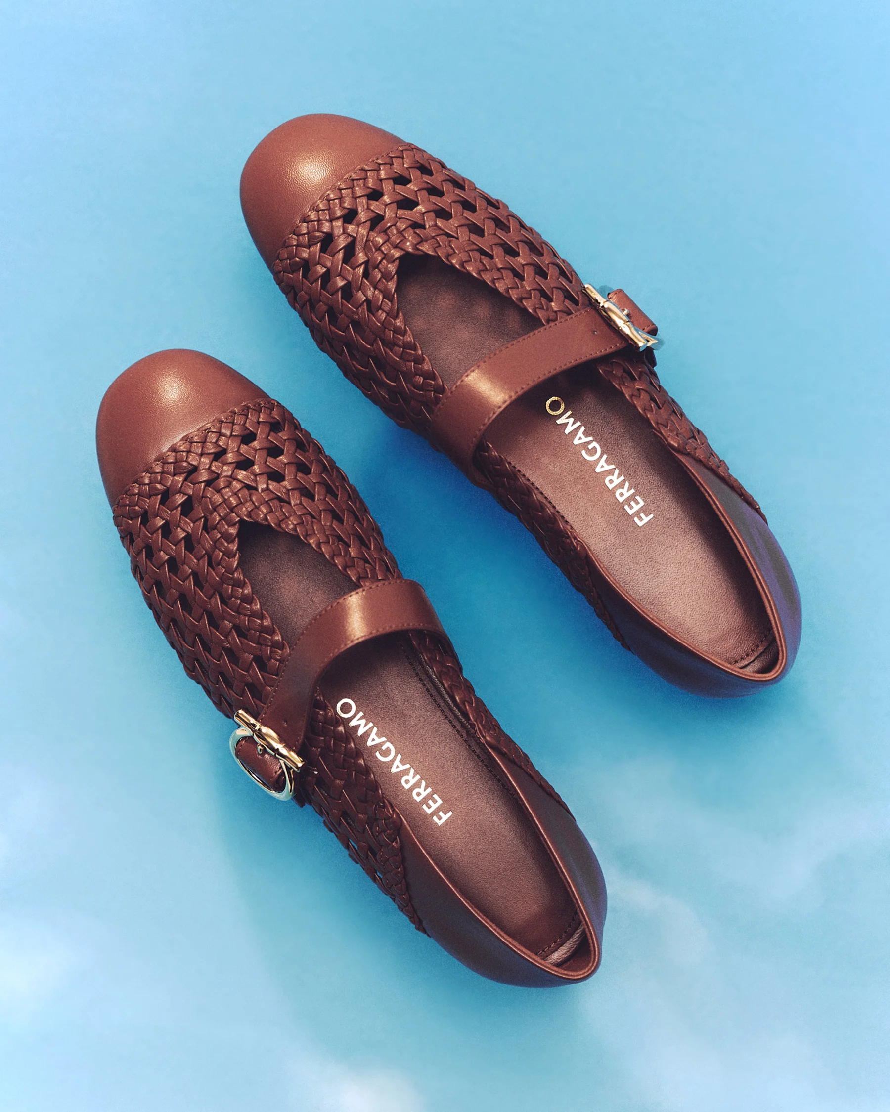 シューズ〈ヒール0.5cm〉¥154,000／フェラガモ・ジャパン（フェラガモ）