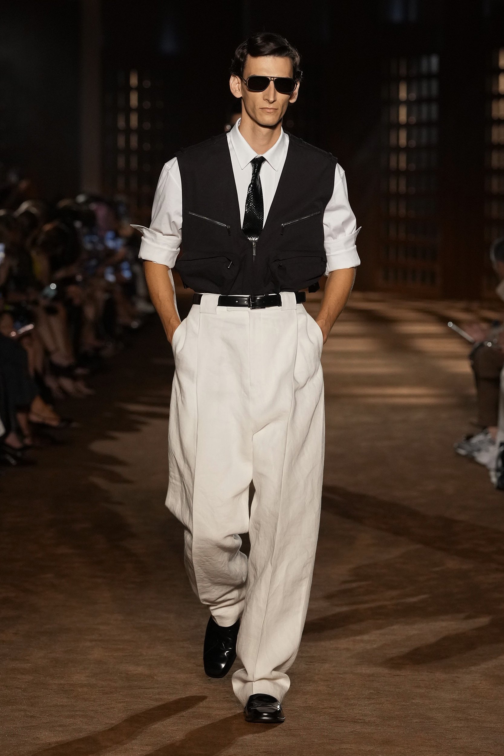 2027年春夏コレクション_FERRAGAMO(フェラガモ)_モデル_19