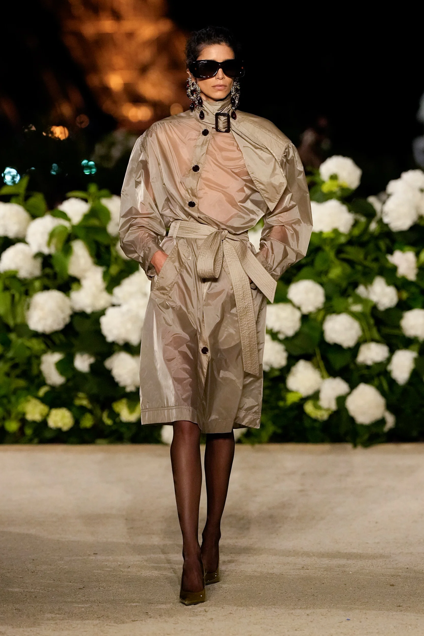 2026年春夏コレクション_SAINT LAURENT(サンローラン)_モデル_23