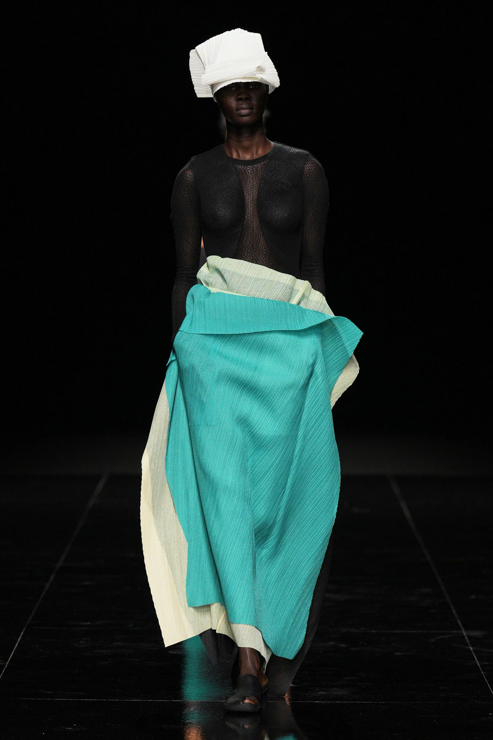 2027年春夏コレクション_ISSEY MIYAKE(イッセイミヤケ)_モデル_38