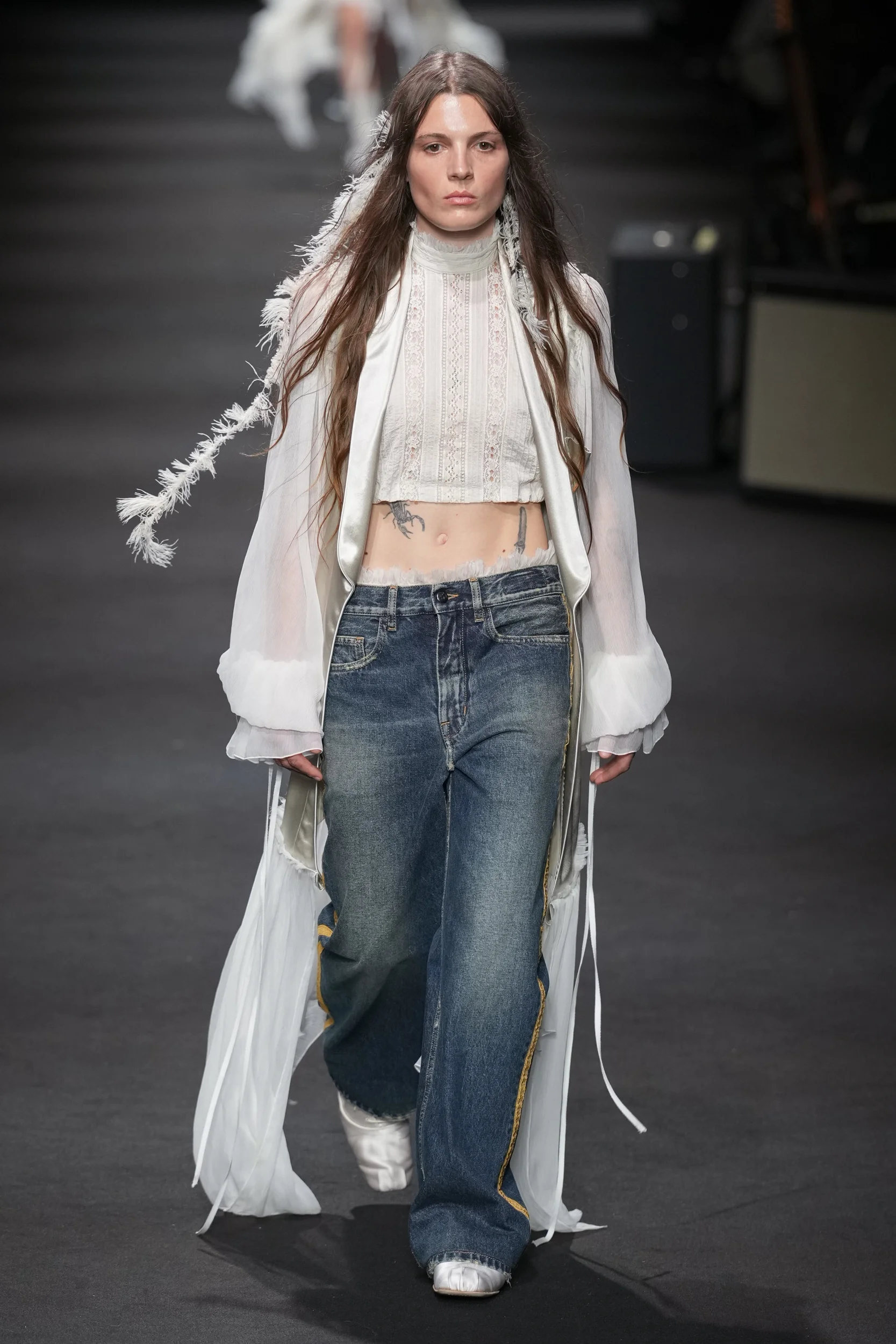 2026年春夏コレクション_ANN DEMEULEMEESTER(アン ドゥムルメステール)_モデル_19