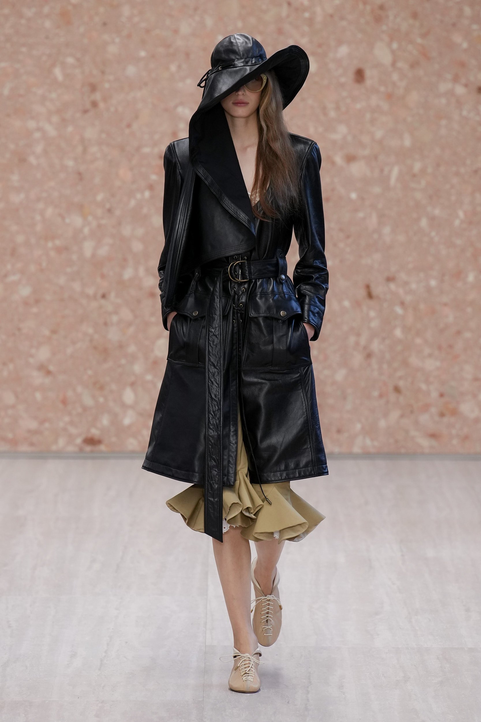 2027年春夏コレクション_CHLOÉ(クロエ)_モデル_24