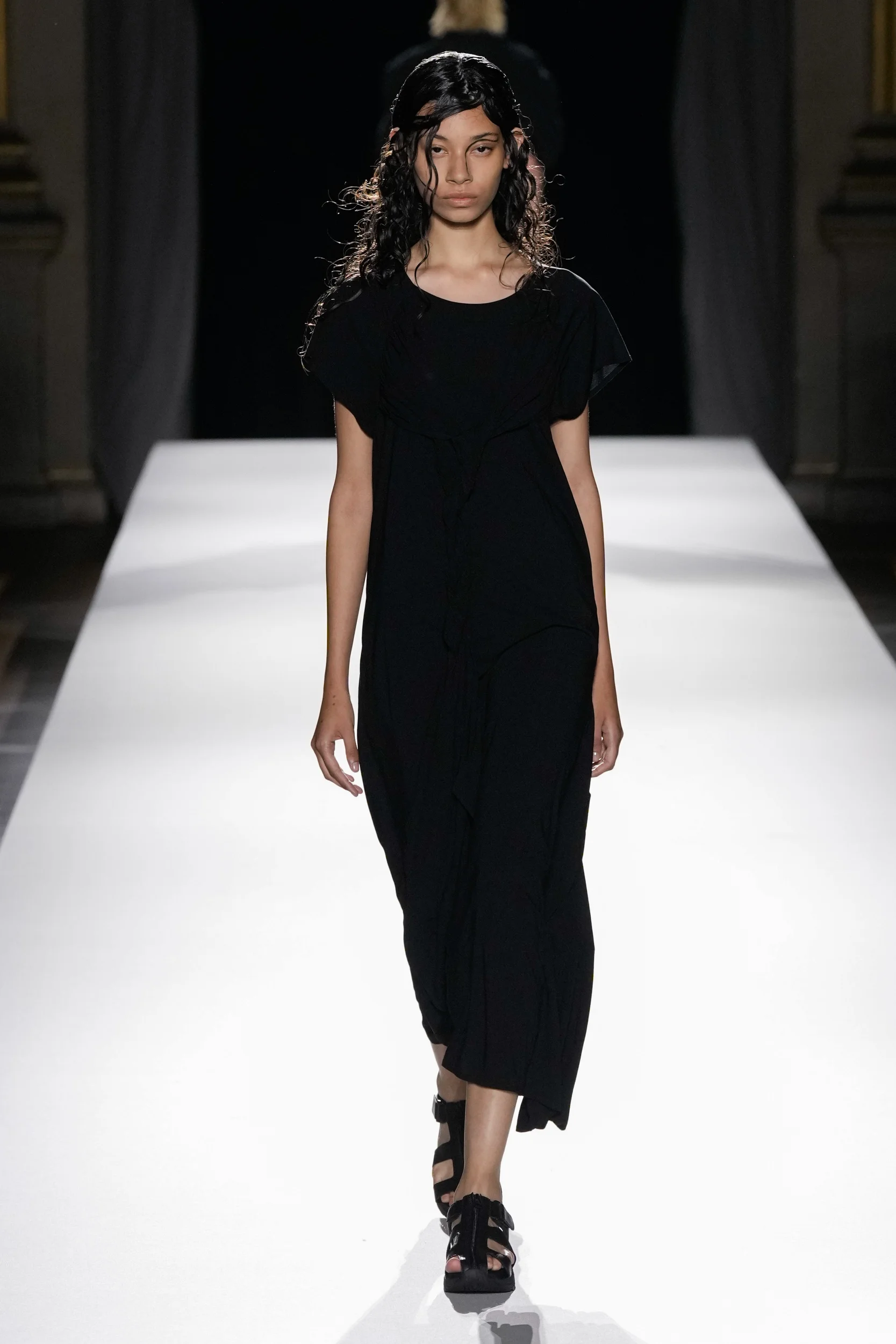 2026年春夏コレクション_YOHJI YAMAMOTO(ヨウジヤマモト)_モデル_40