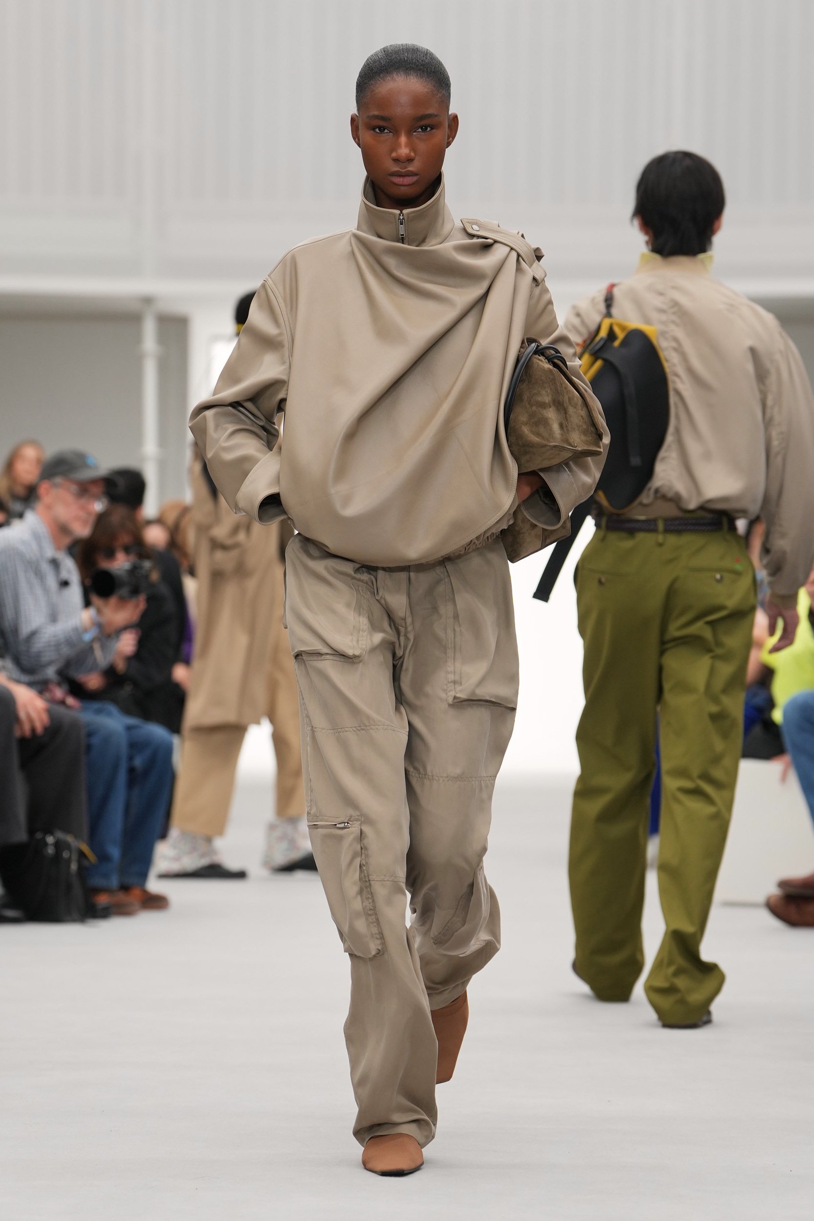 2027年春夏コレクション_LOEWE(ロエベ)_モデル_23