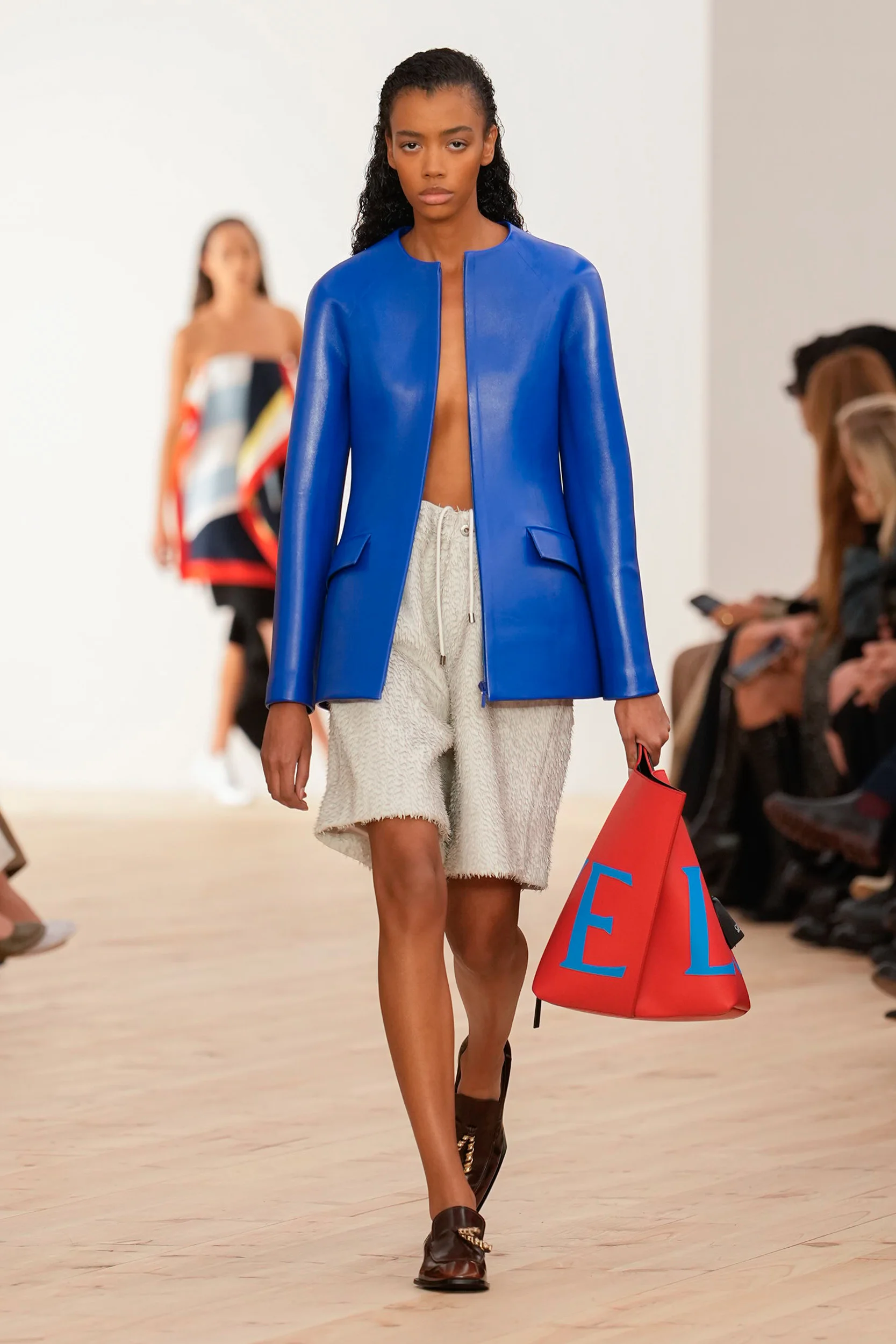 2026年春夏コレクション_LOEWE(ロエベ)_モデル_46