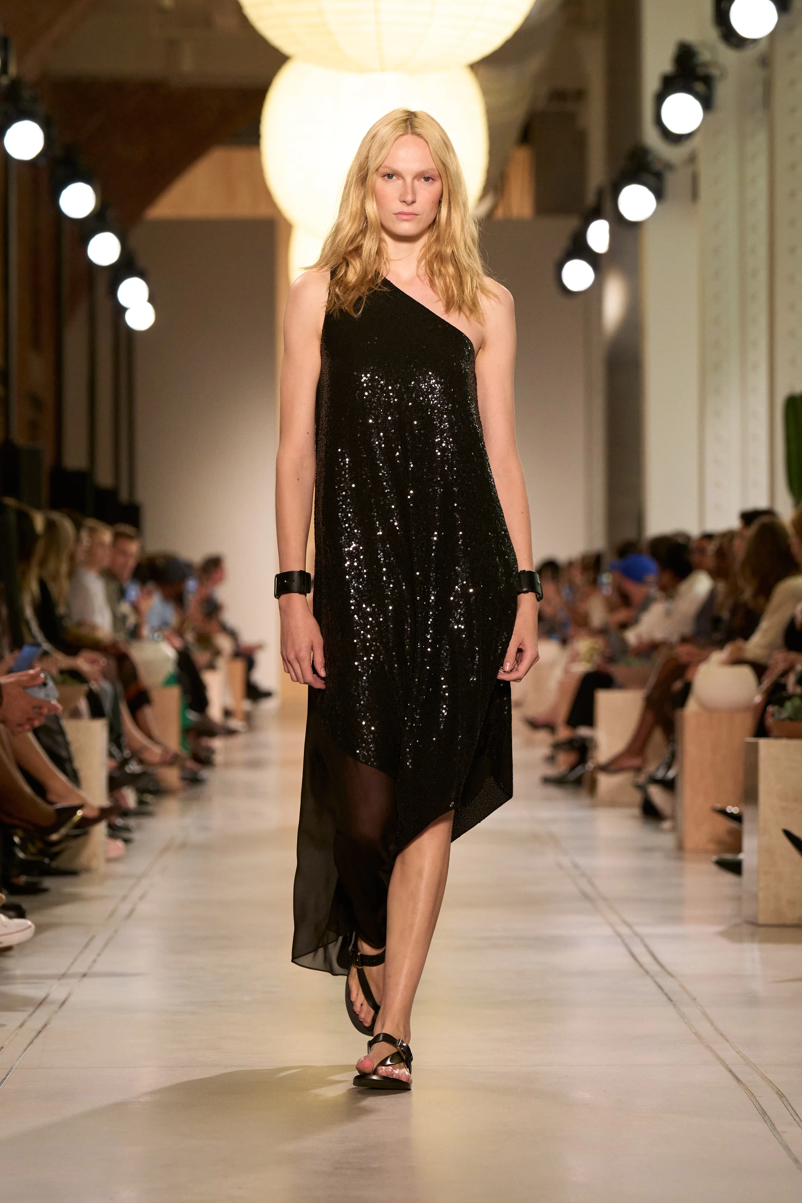 2026年春夏コレクション_MICHAEL KORS COLLECTION(マイケル・コース コレクション)_モデル_19