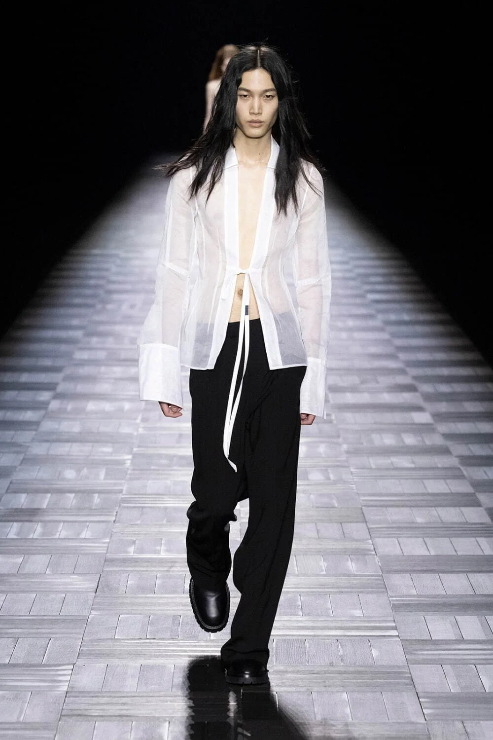 2023-24年秋冬コレクション_ANN DEMEULEMEESTER(アン ドゥムルメステール)_モデル_35