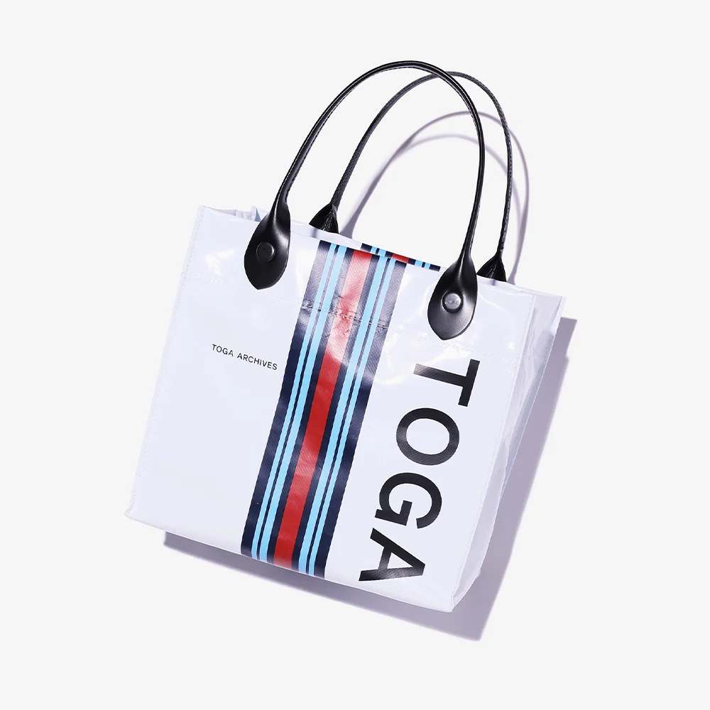 バッグ〈H21×W22×D13.5cm〉¥25,300／トーガ 原宿店（トーガ）