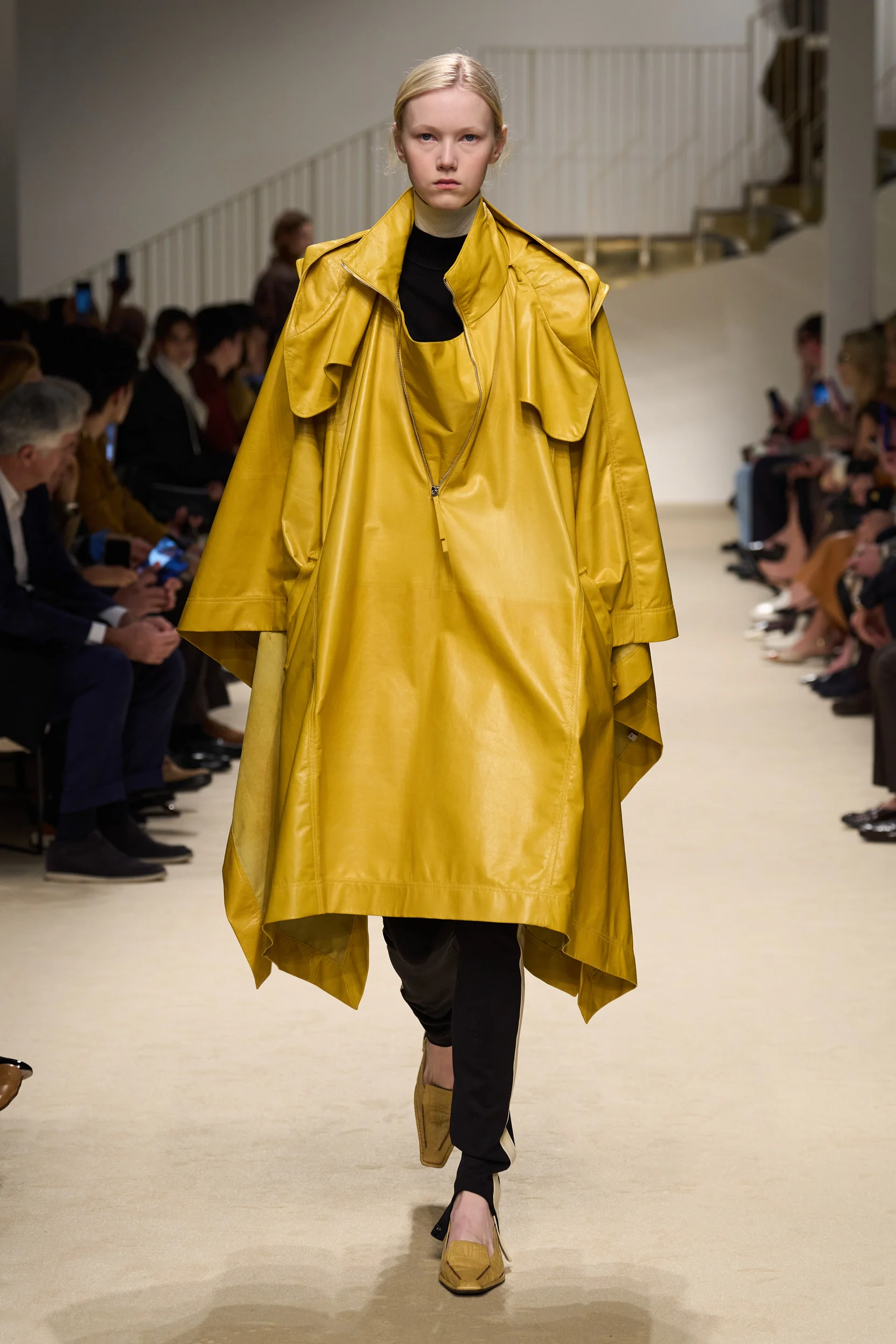 2026-27年秋冬コレクション_TOD'S(トッズ)_モデル_12