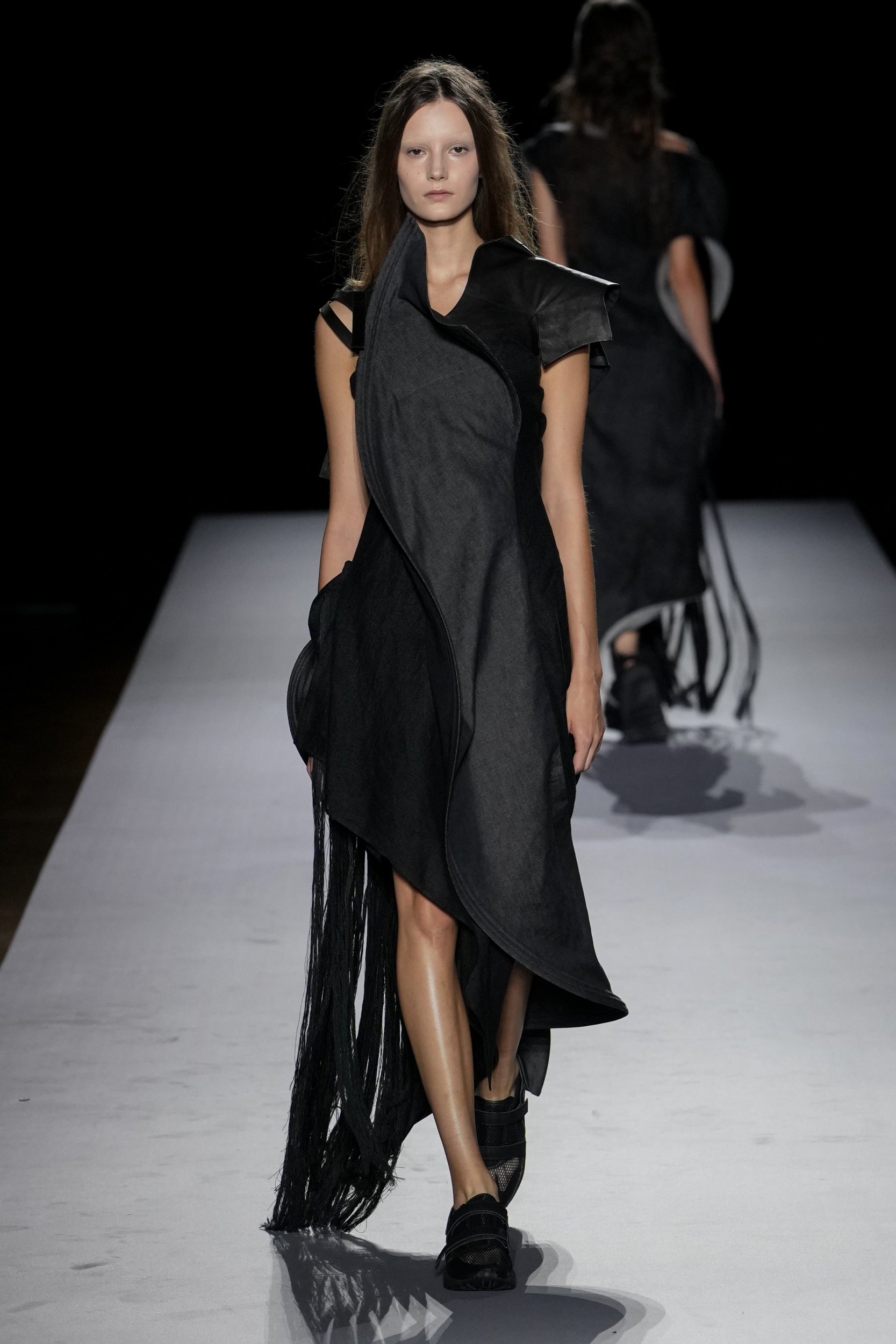 2027年春夏コレクション_YOHJI YAMAMOTO(ヨウジヤマモト)_モデル_6
